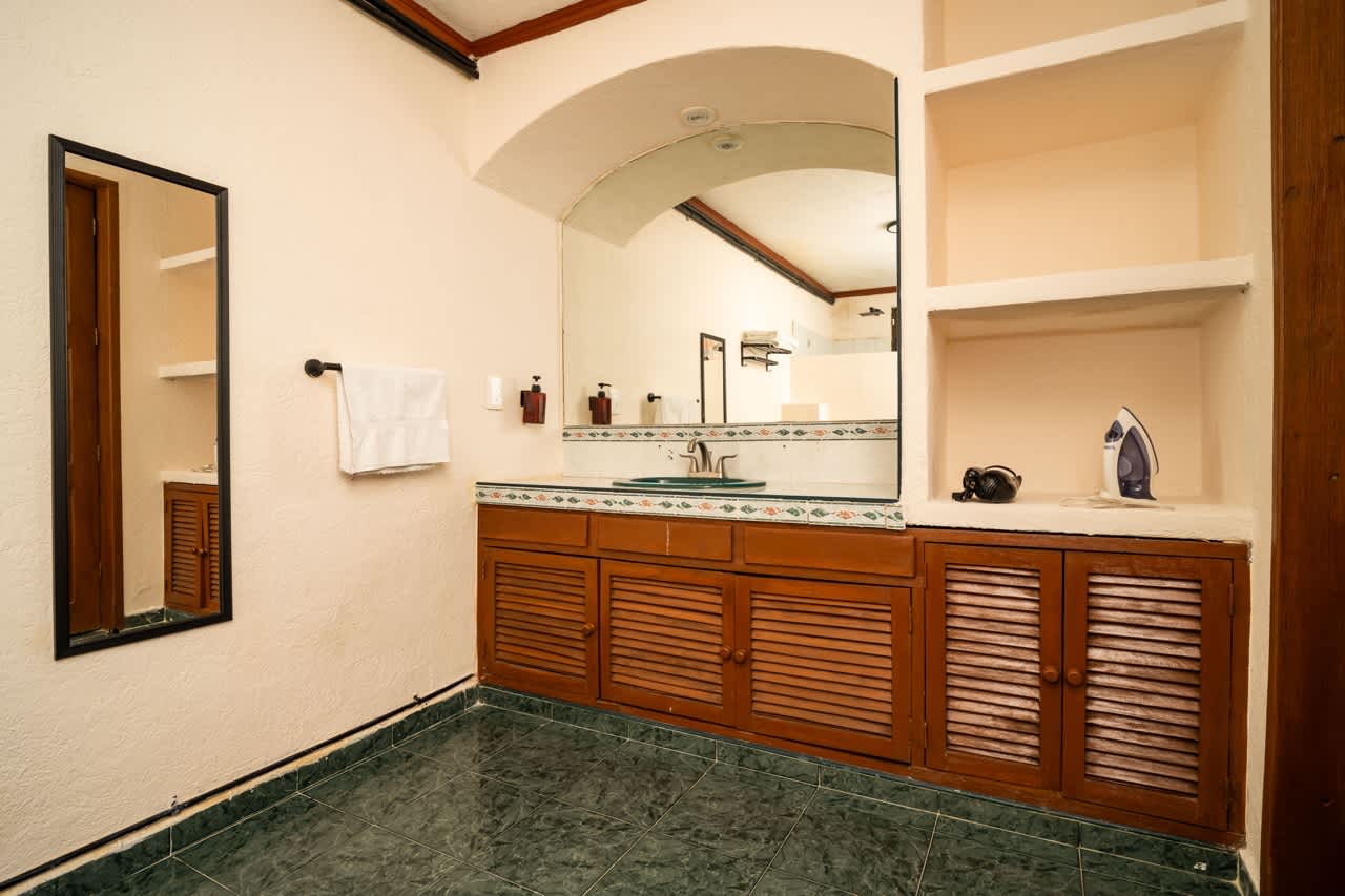 Private Entry Suite with Patio and ample bathroom 5