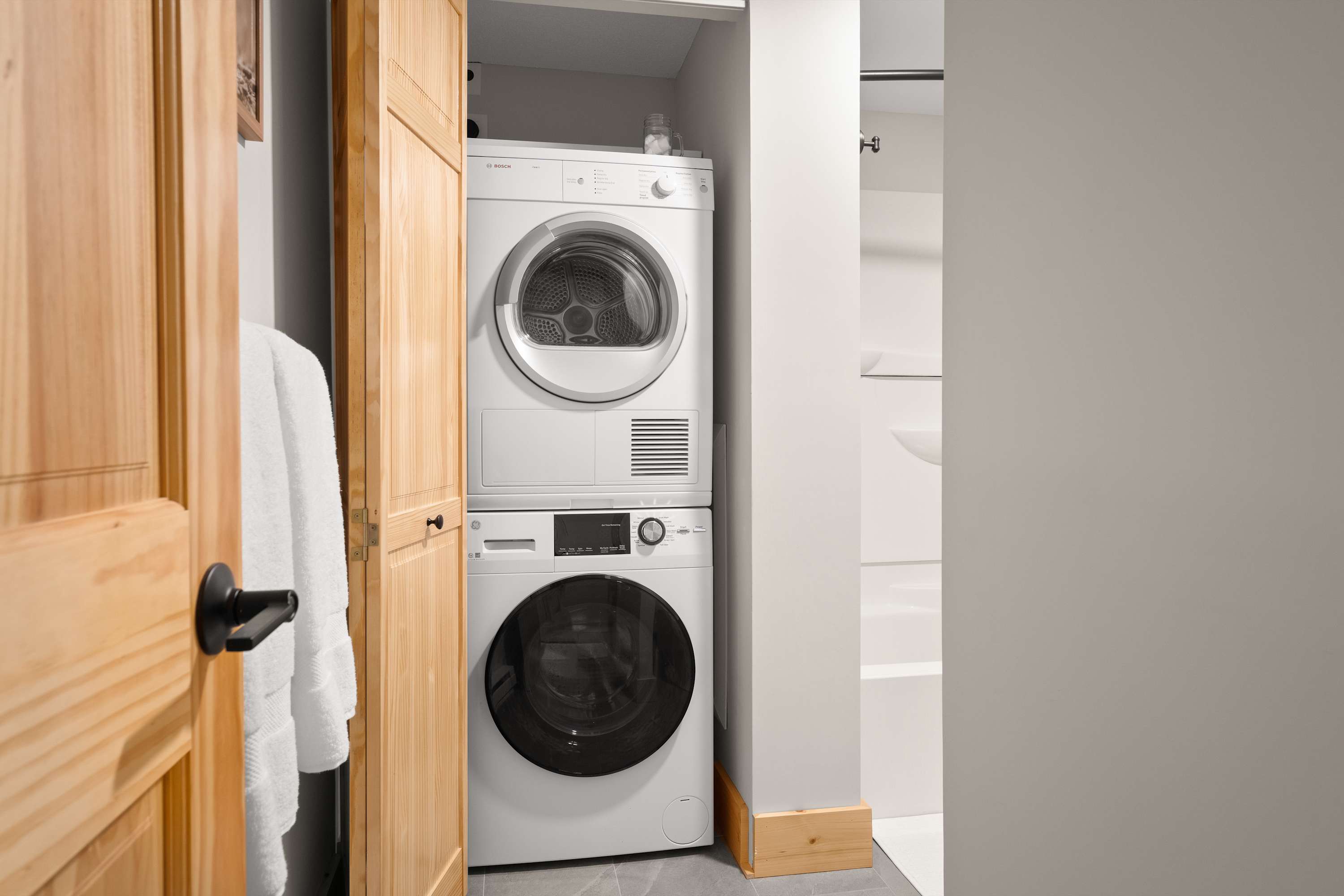 Snow Tree Escape Base of Mt Snow w Fireplace | Photo 12