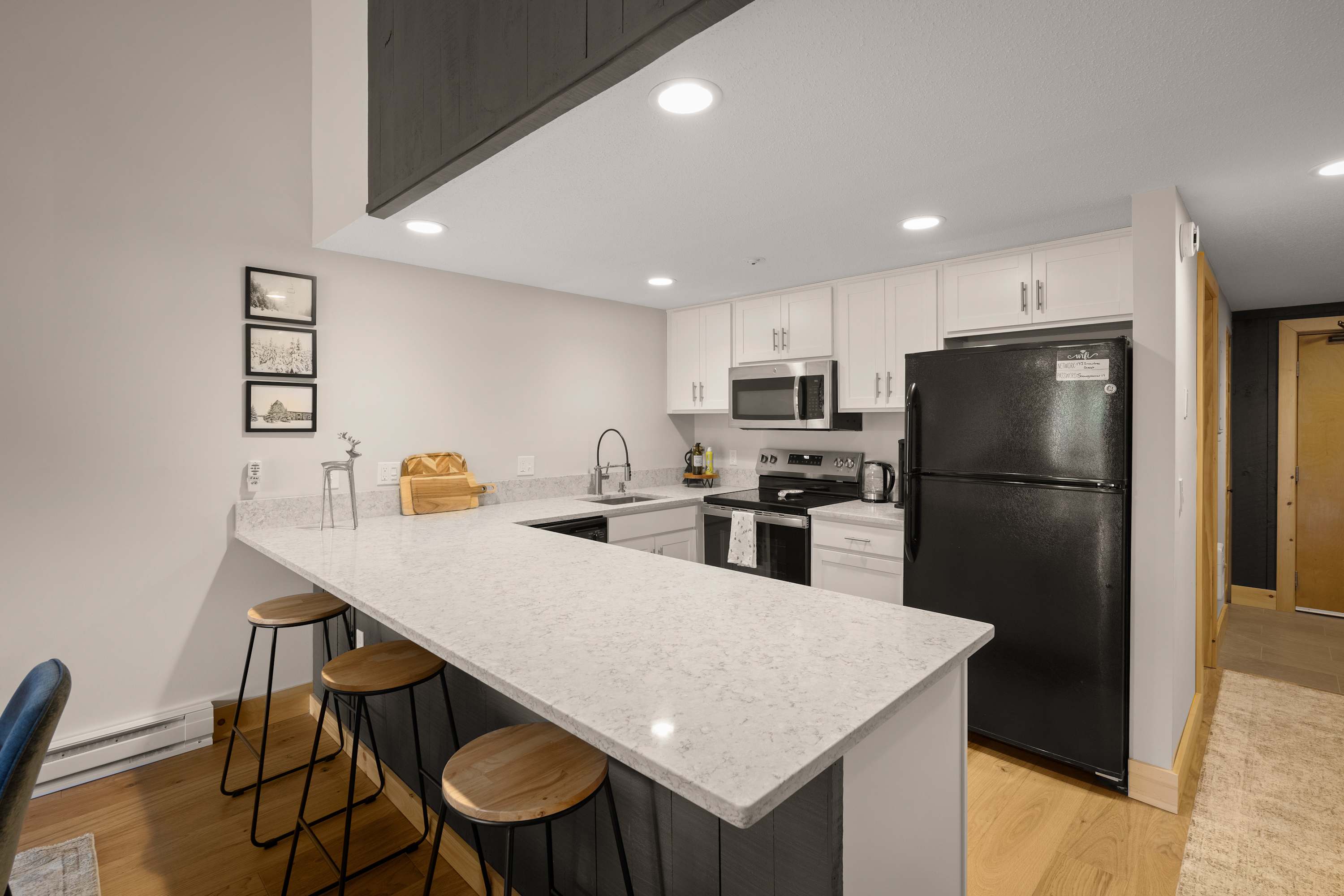 Snow Tree Escape Base of Mt Snow w Fireplace | Photo 9