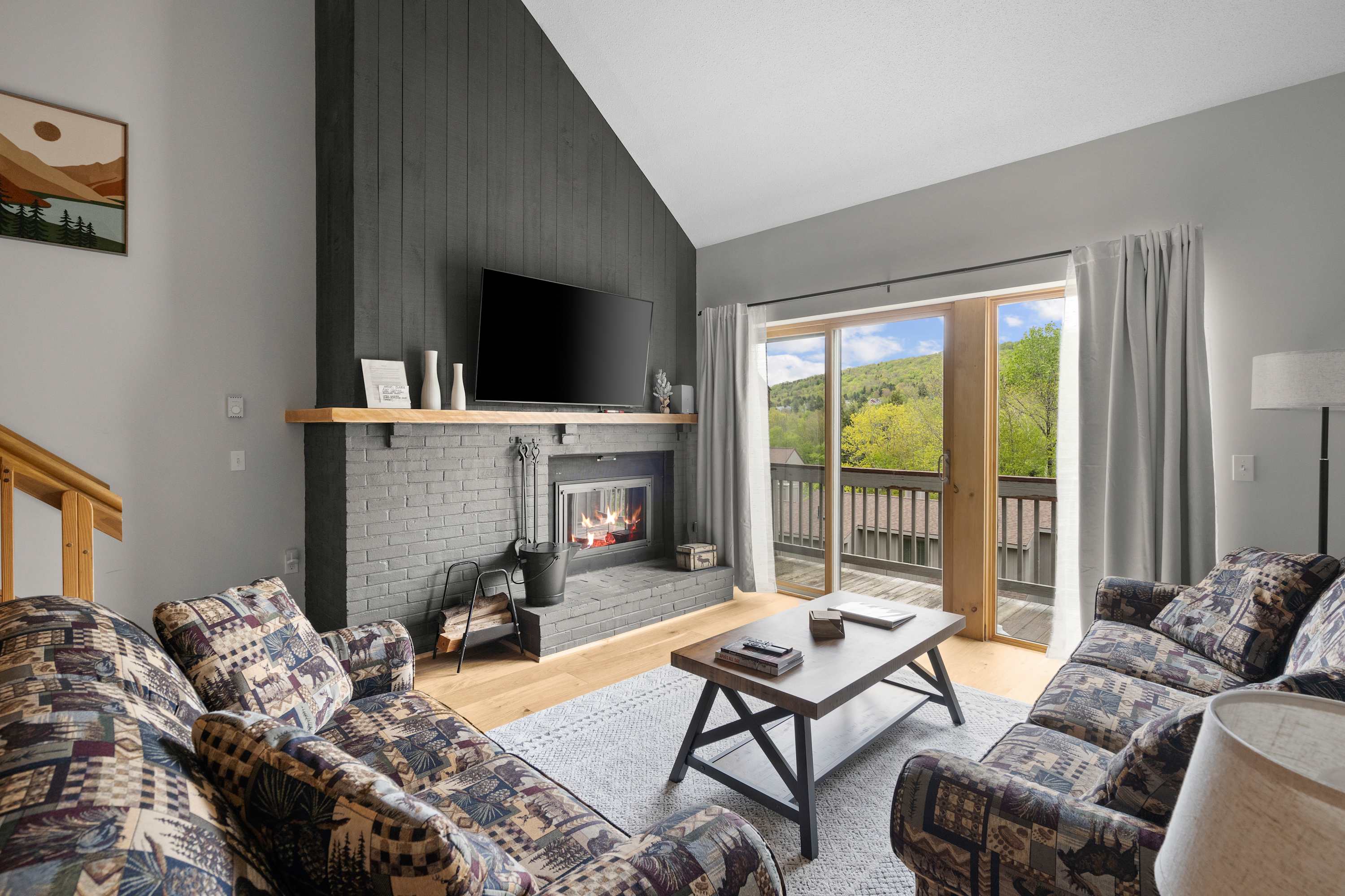 Snow Tree Escape Base of Mt Snow w Fireplace | Photo 5