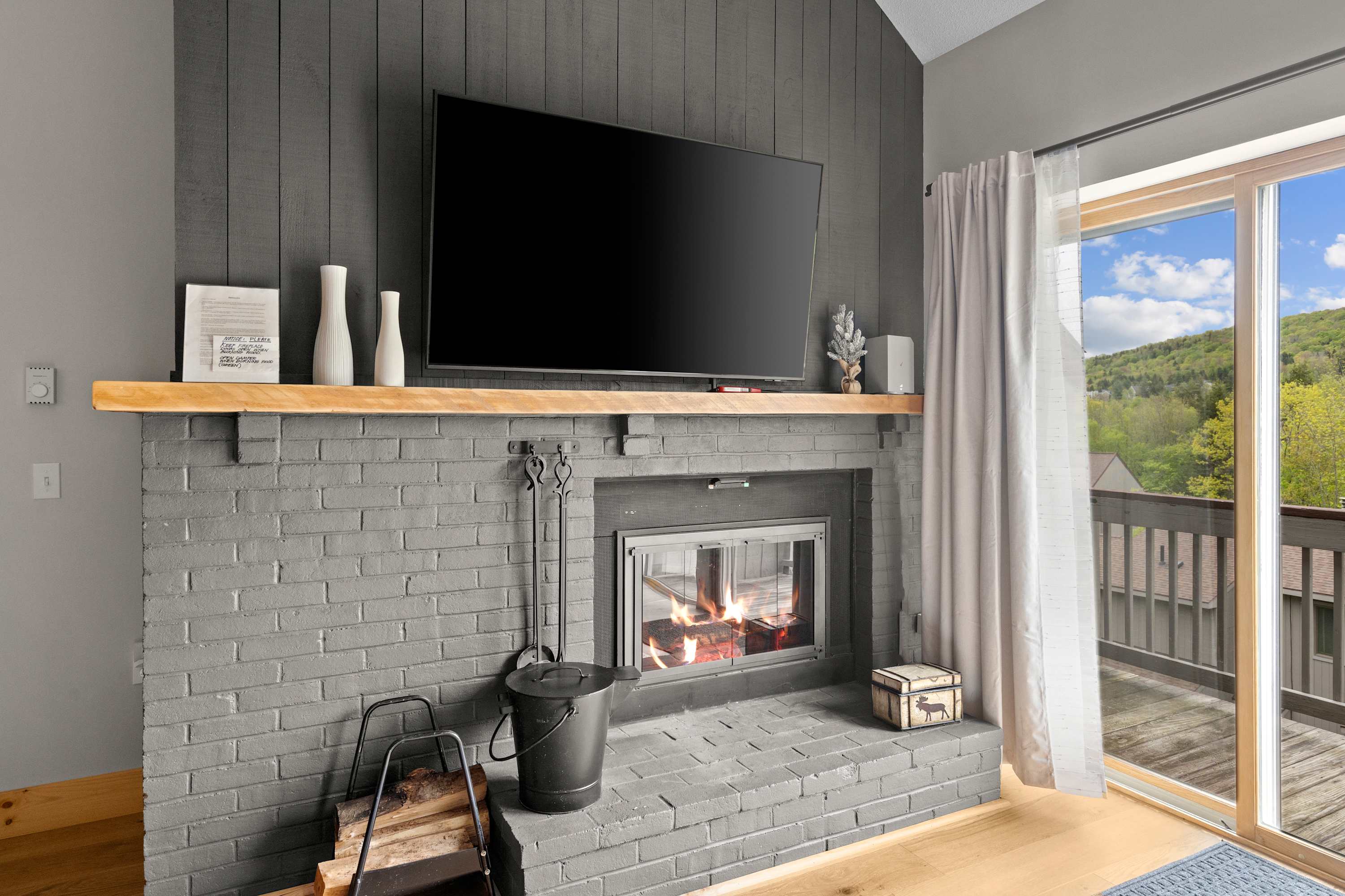 Snow Tree Escape Base of Mt Snow w Fireplace | Photo 6