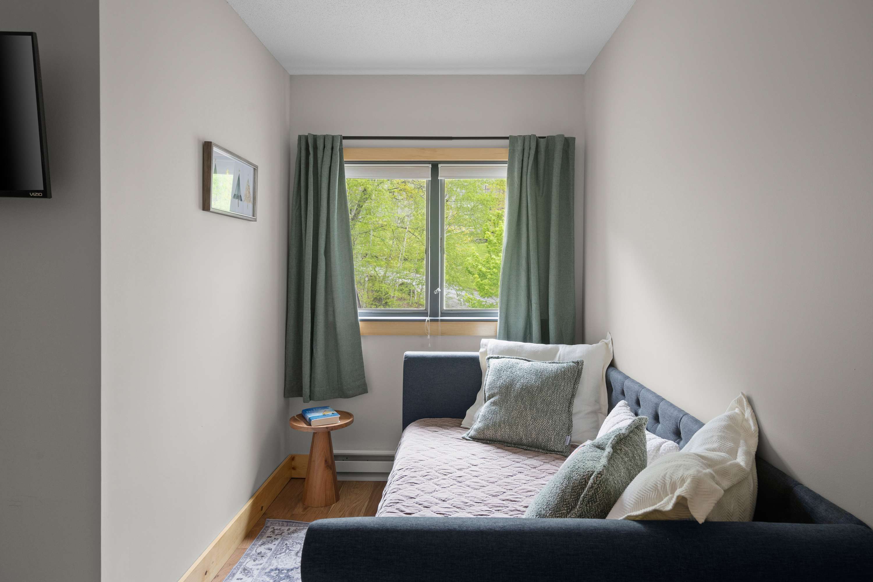 Snow Tree Escape Base of Mt Snow w Fireplace | Photo 16