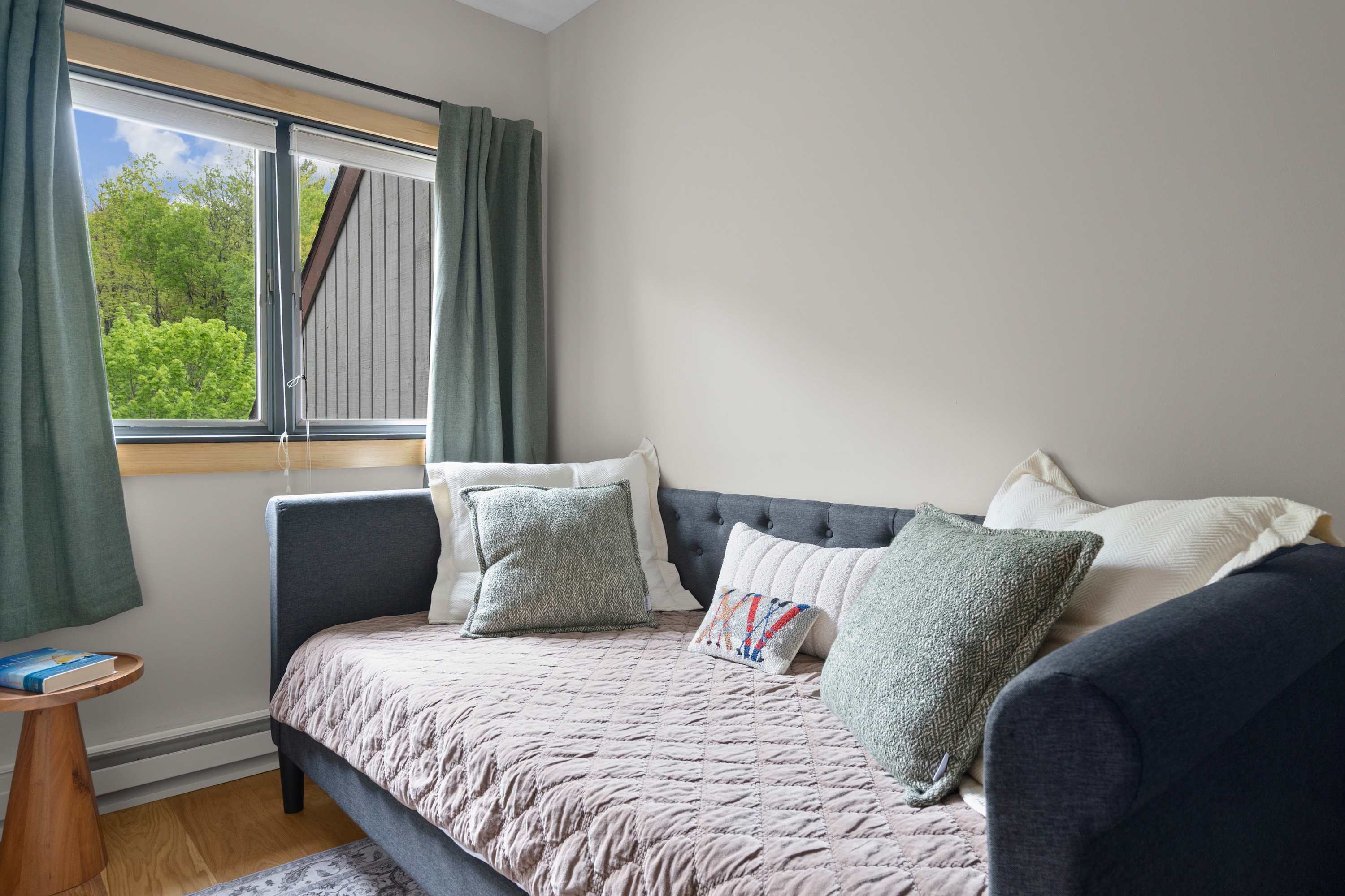 Snow Tree Escape Base of Mt Snow w Fireplace | Photo 17