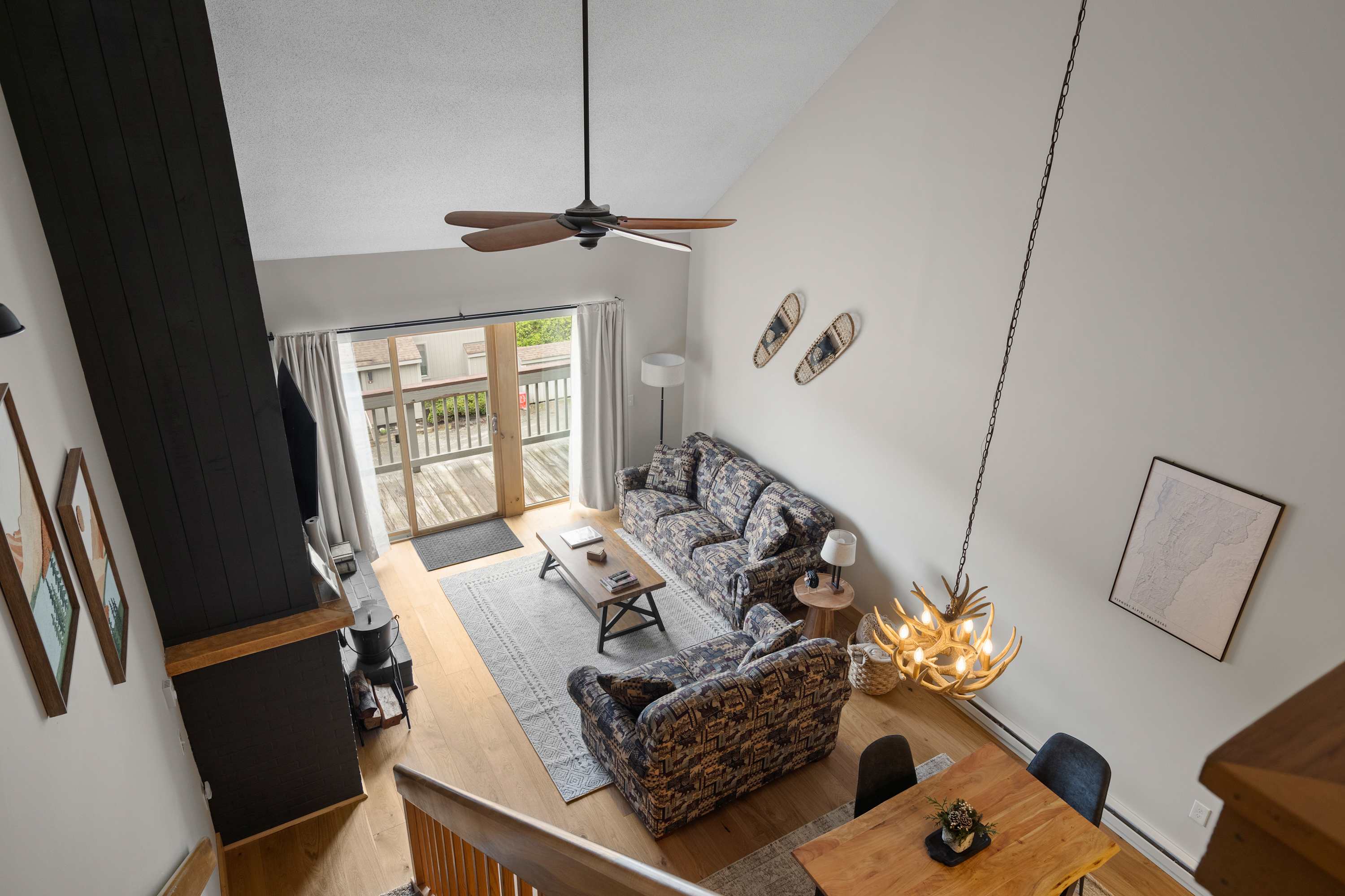 Snow Tree Escape Base of Mt Snow w Fireplace | Photo 7