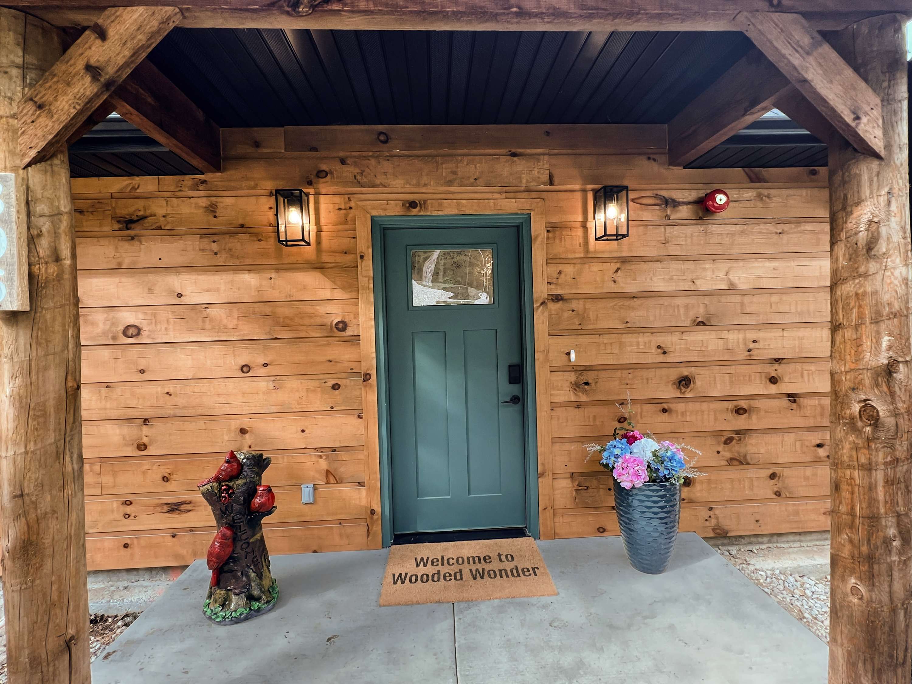 Welcome to Wooded Wonder, one of cutest, most luxurious, most comfortable, most family friendly most....well you get, one of the most amazing 2 bedroom vacation cabins you will ever relax in!