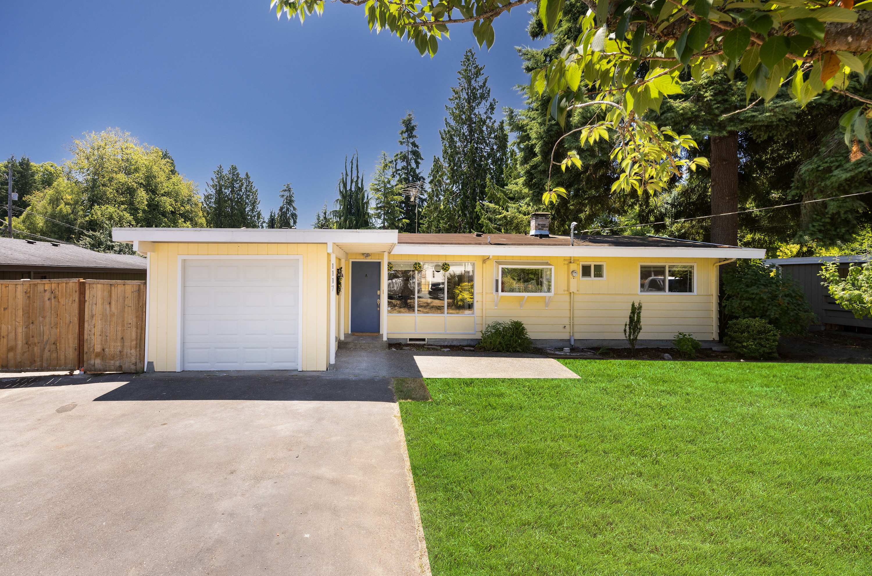 Modern Single-Level 2BR, Easy Access & Office