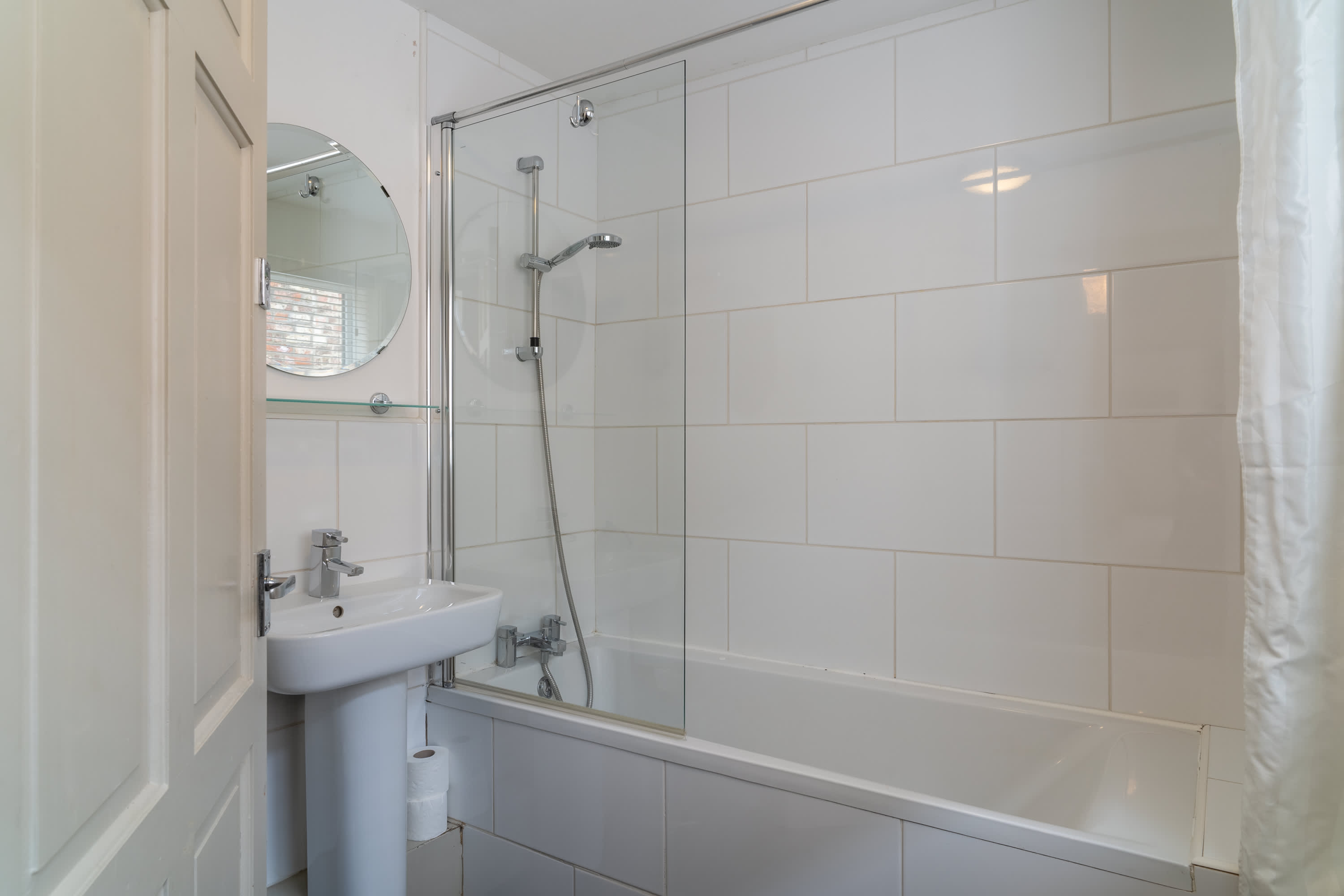 Chic York City Center Apt + Patio & Free Parking in Saint Denys Road 57 YO1 9QD - Property image 16 - VivreStays