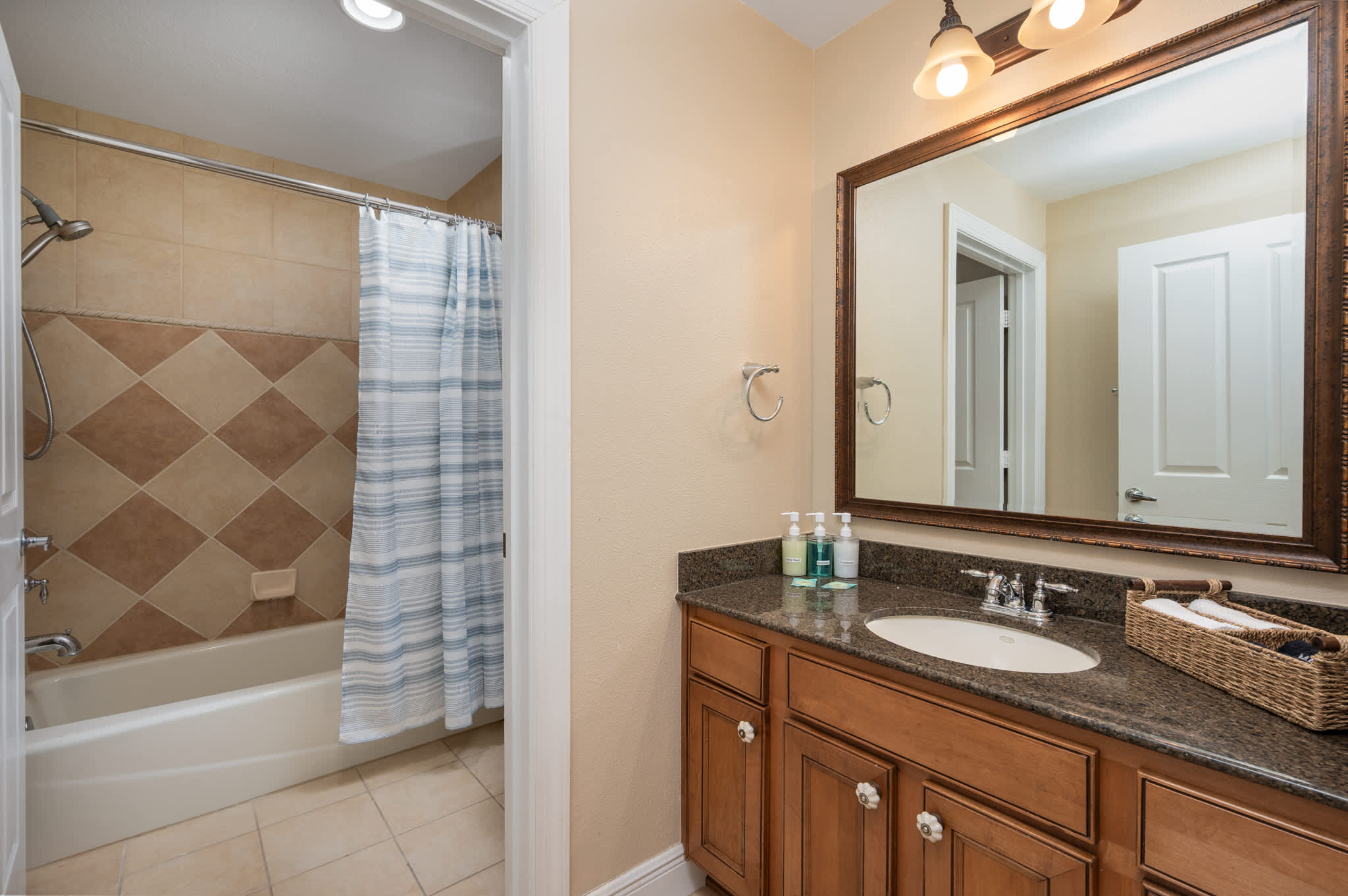 Luxury condo w/Reunion Golf Course view & balcony