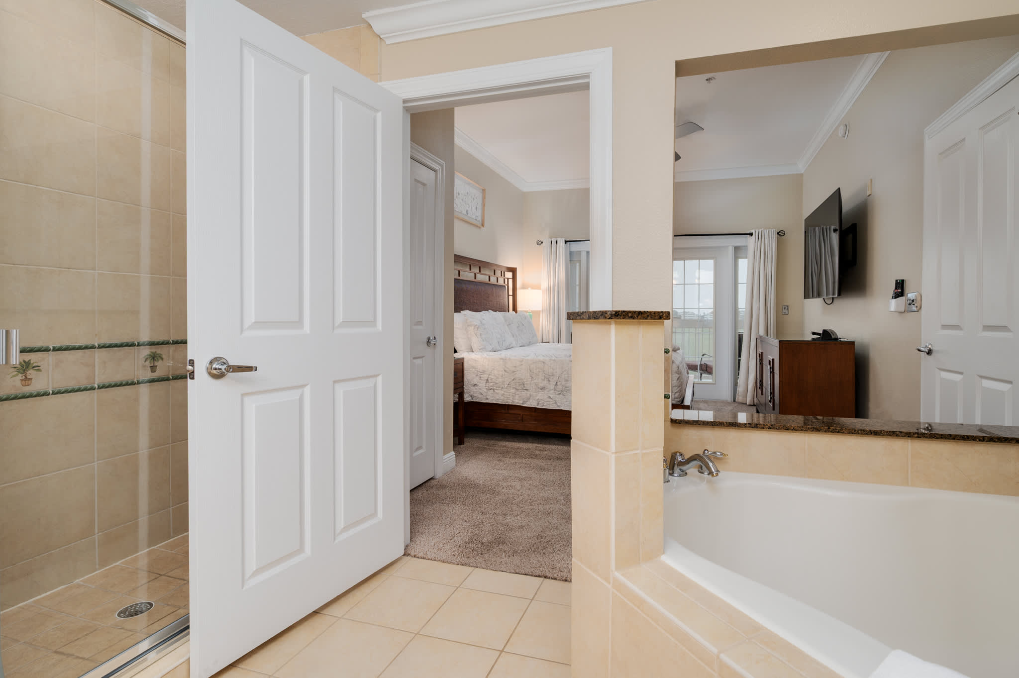 Luxury condo w/Reunion Golf Course view & balcony