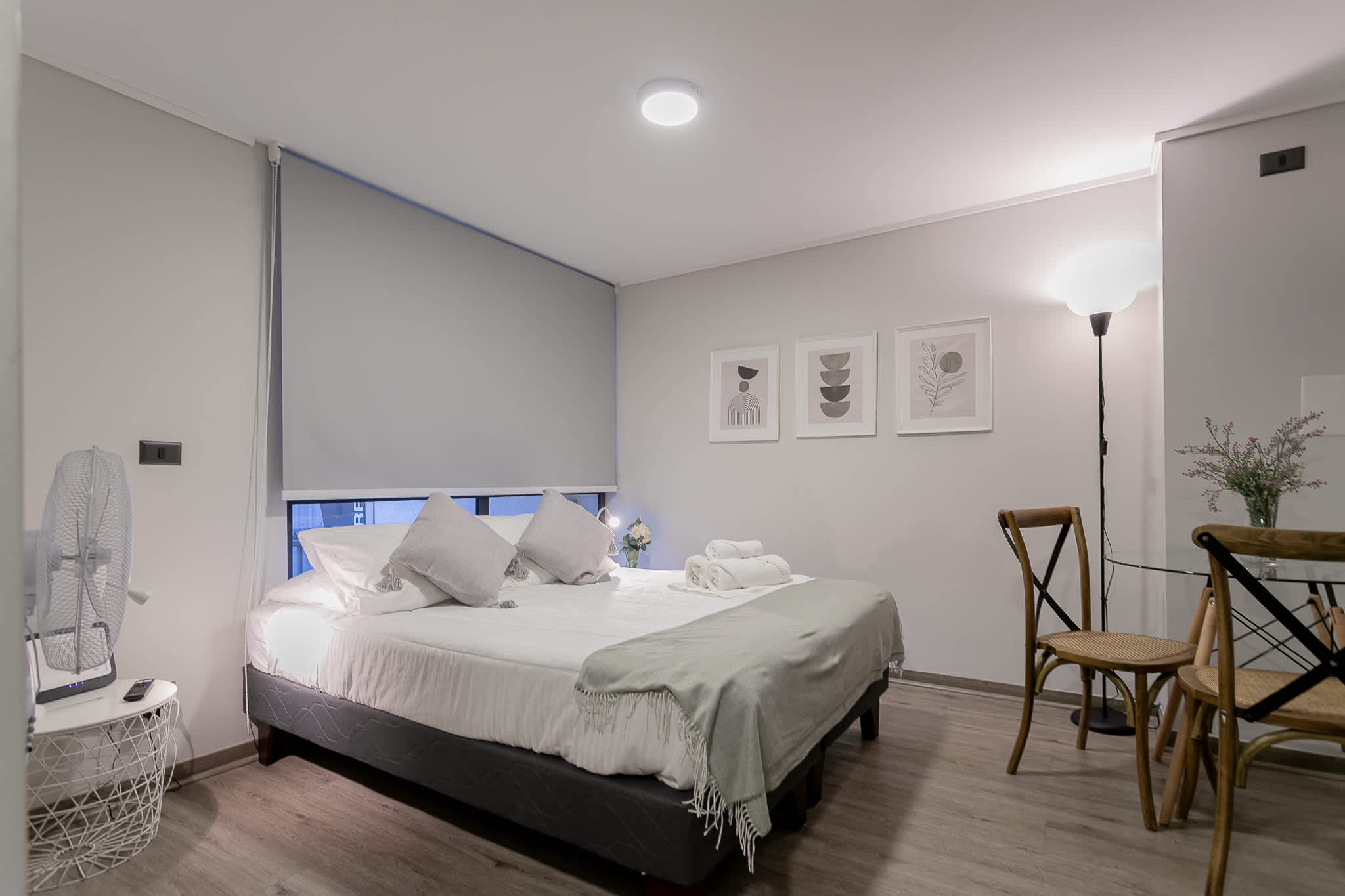 Relax in this stylish studio with modern decor and cozy ambiance, perfect for a comfortable stay in the heart of the city.