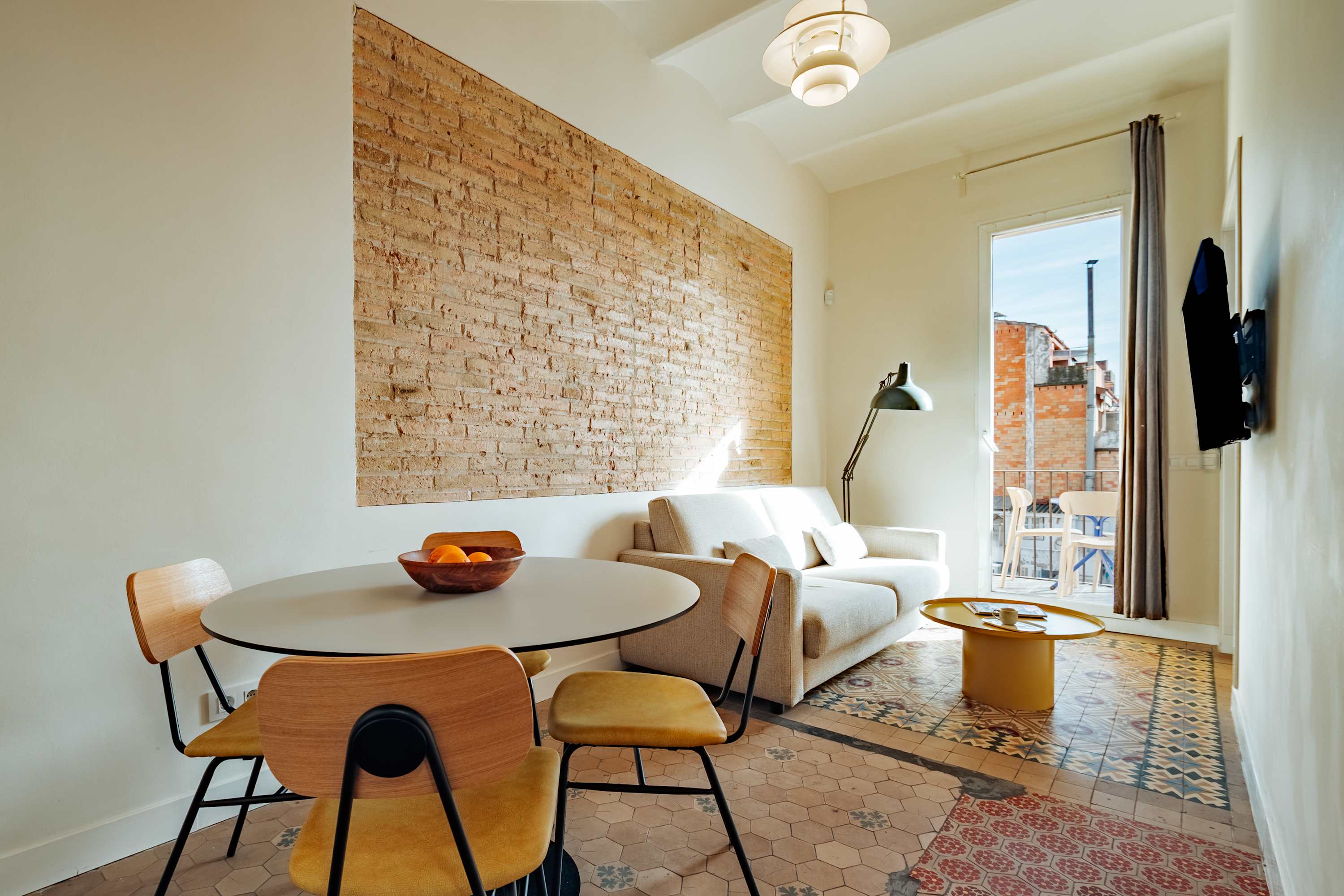 Design | 1-Bedroom Apartment with Balcony — L'Hospitalet de Llobregat, Catalunya — vacation rental