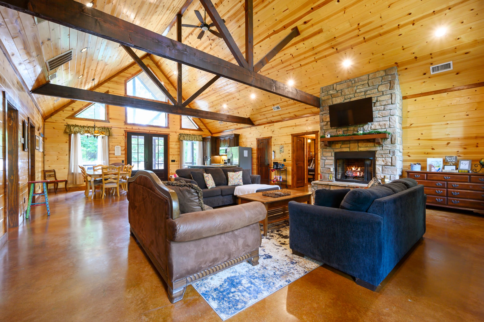 Majestic High – Hot Tub, Fire Pit & Family Fun