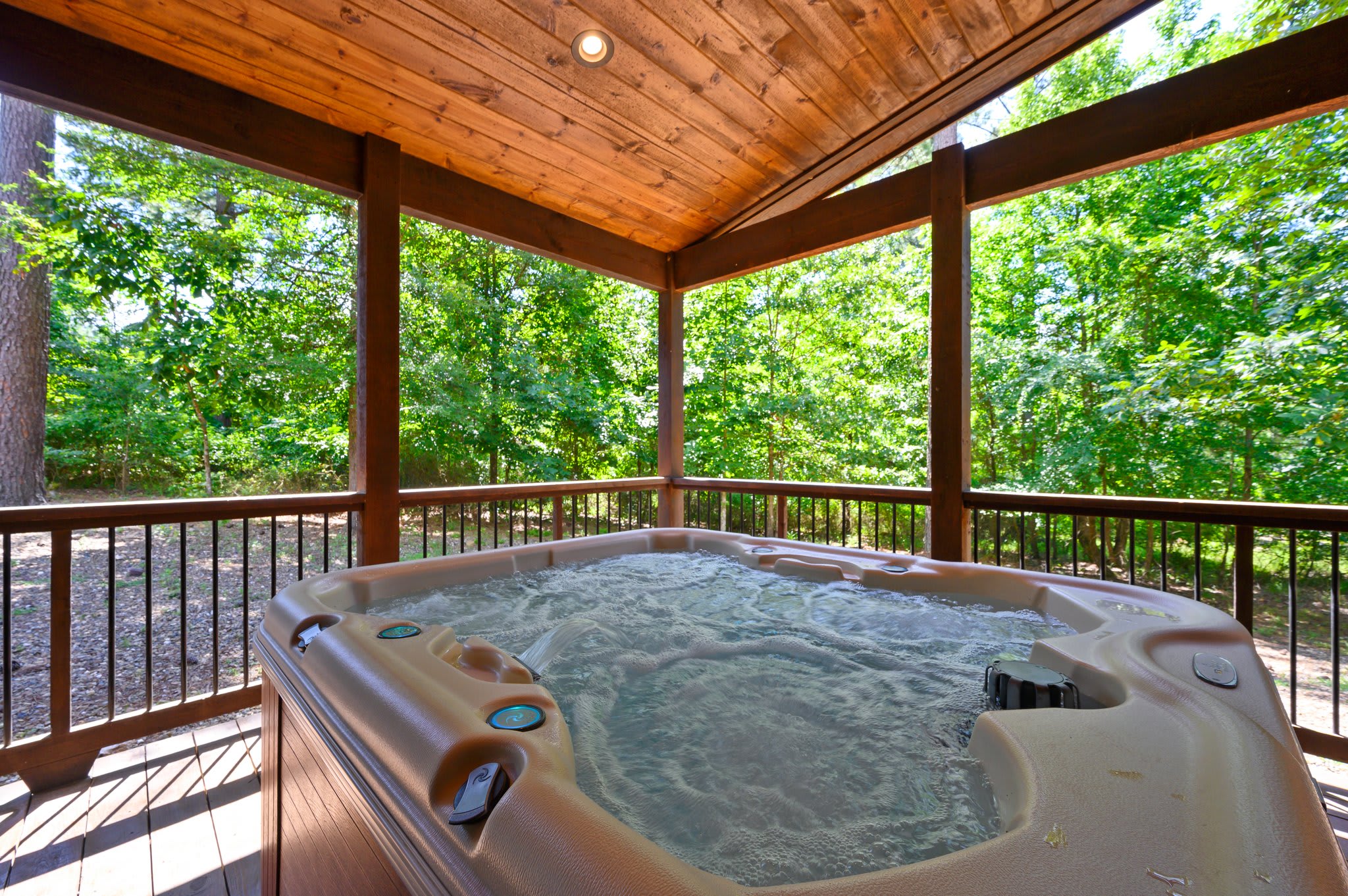 Majestic High – Hot Tub, Fire Pit & Family Fun 3