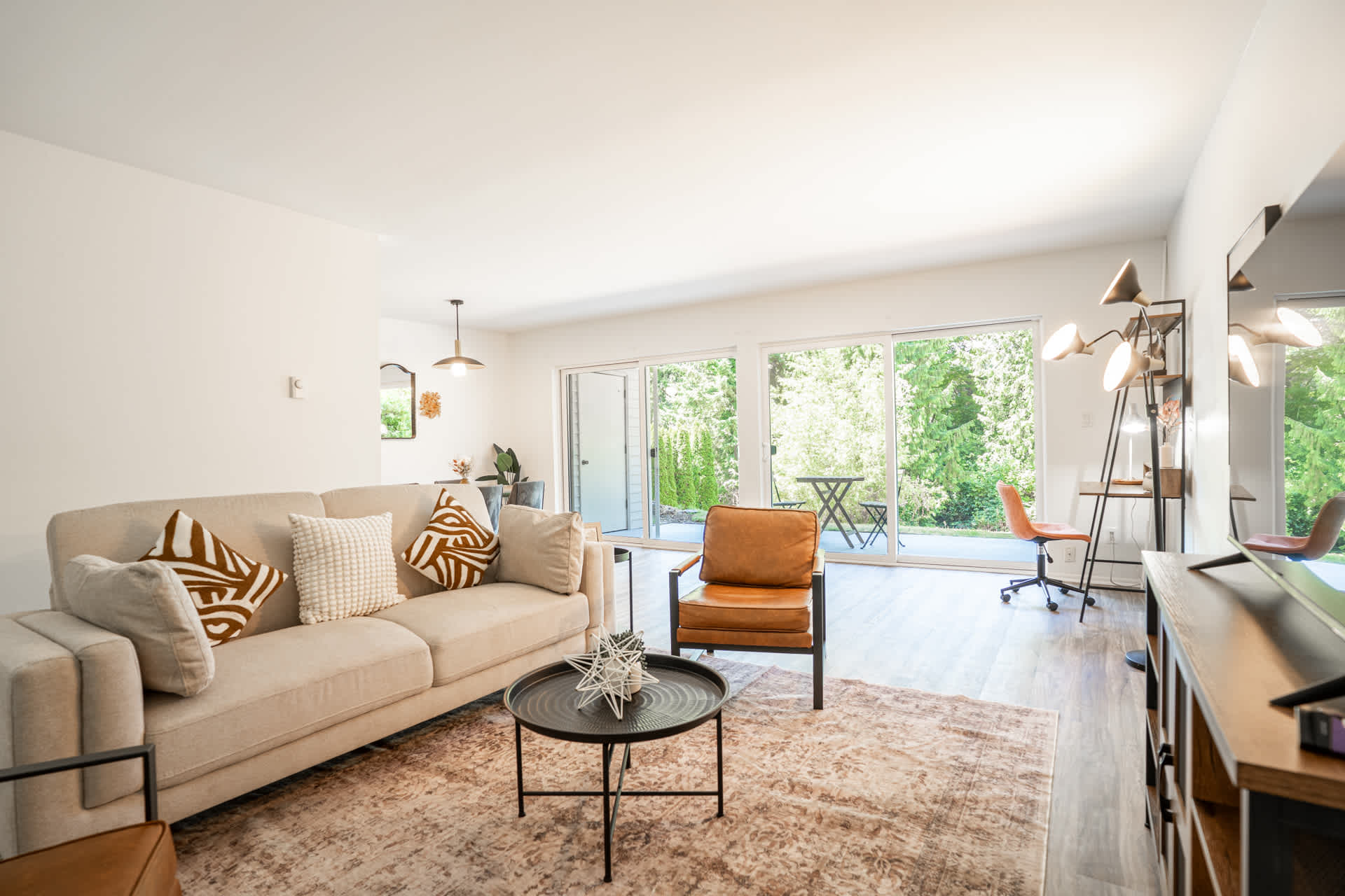 Bellevue 2B condo: downtown + Light rail in Bellevue, WA