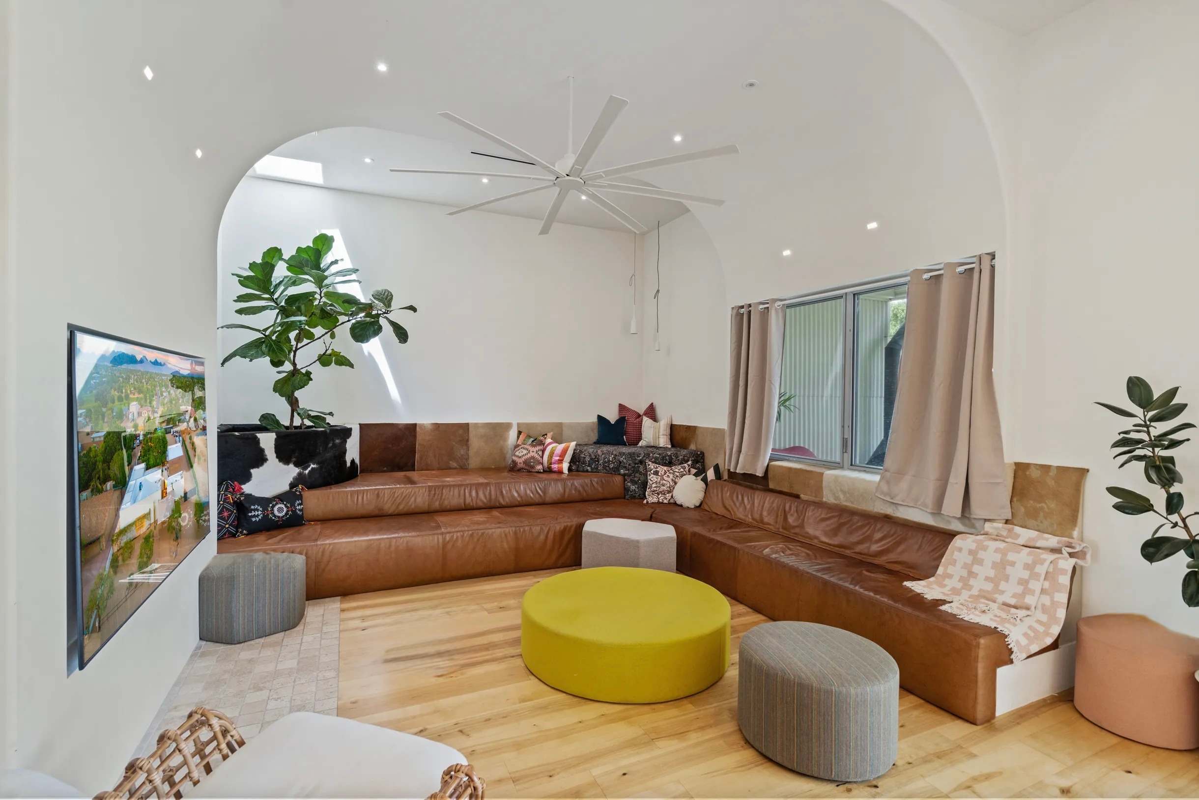 Designer Mansion - Indoor Pickleball & Sleeps 20+