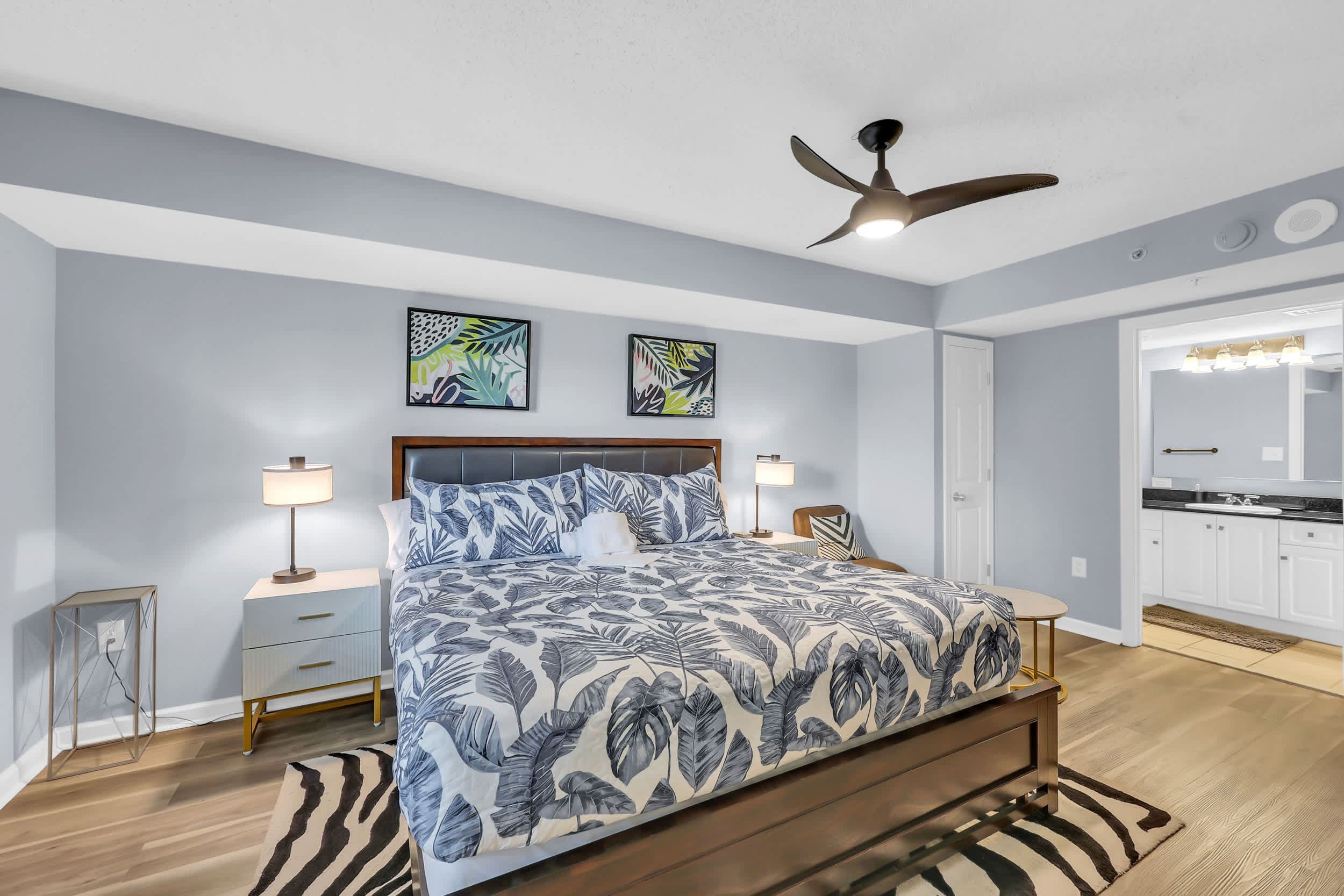 Modern Jungle Studio w Fridge Keurig Huge Pool Oasis