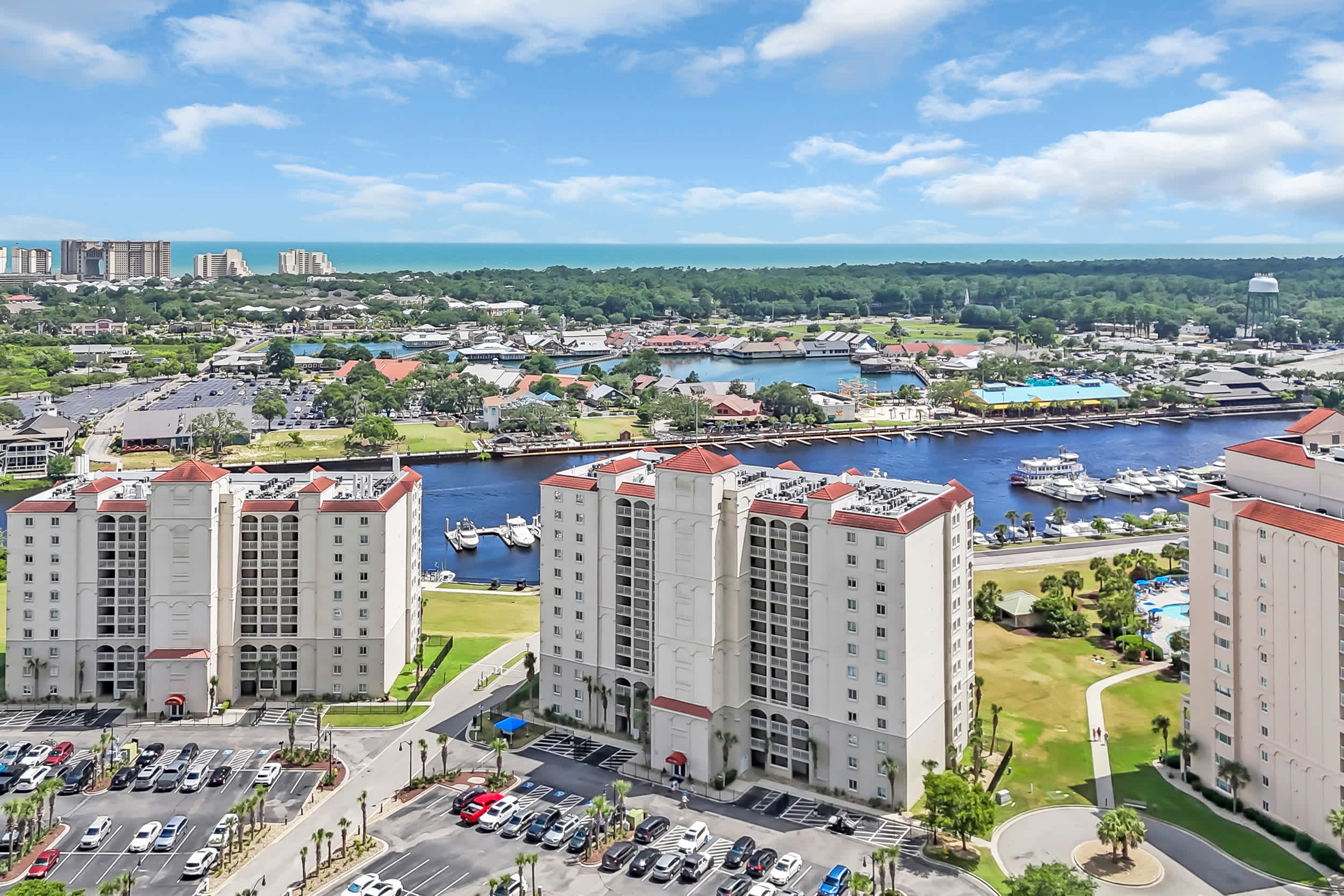 Modern Jungle Studio w Fridge Keurig Huge Pool Oasis