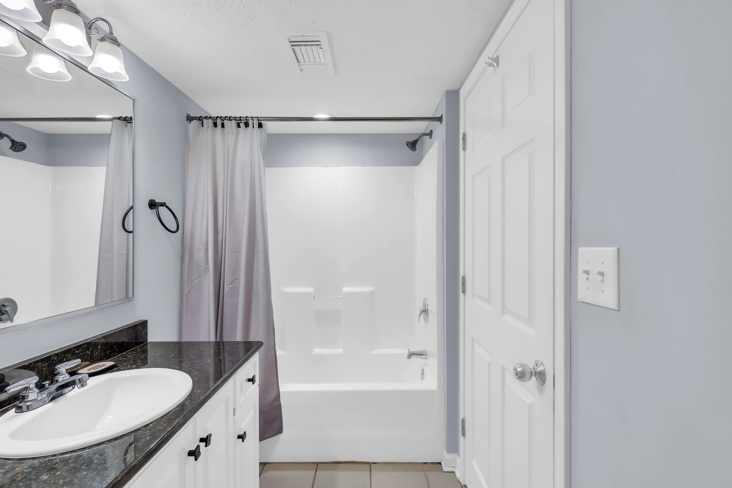 Modern Jungle Studio w Fridge Keurig Huge Pool Oasis