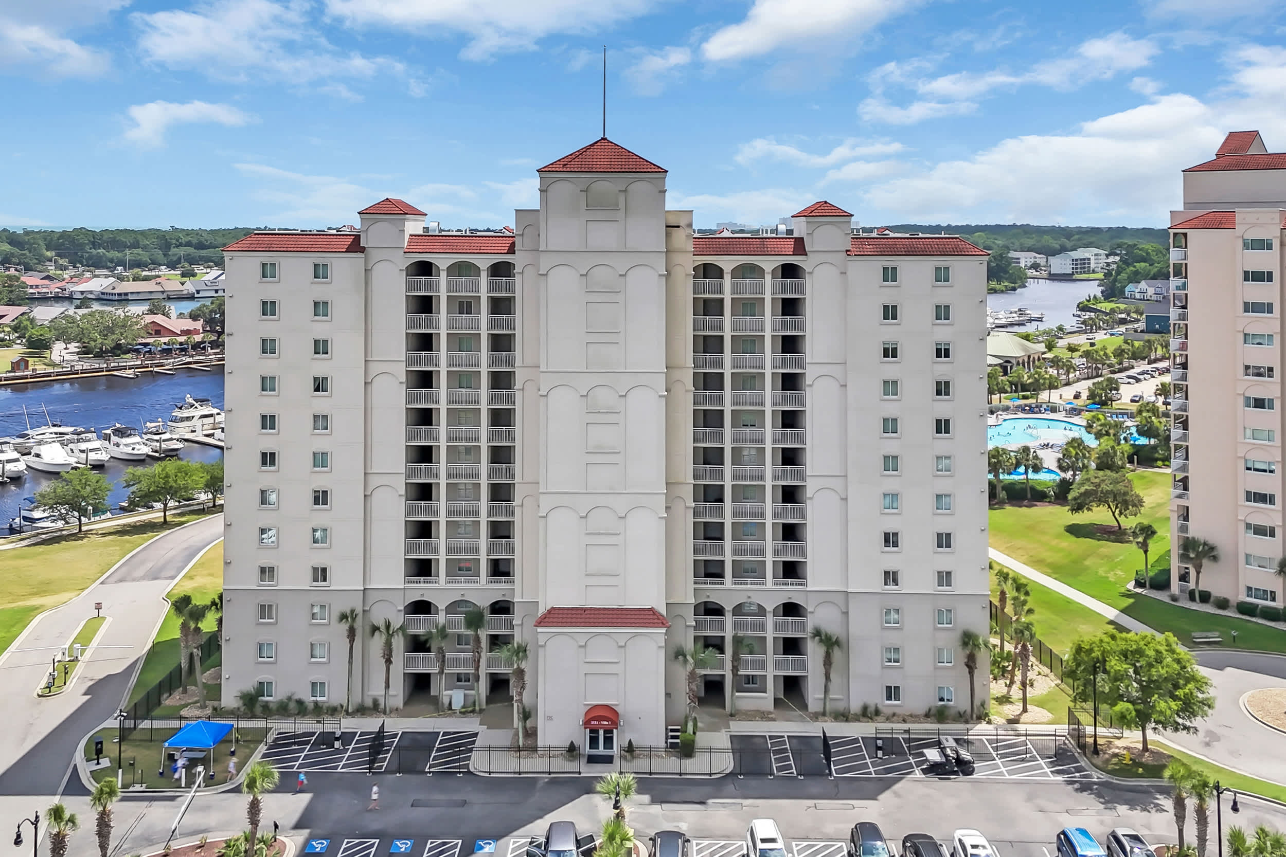 Modern Jungle Studio w Fridge Keurig Huge Pool Oasis
