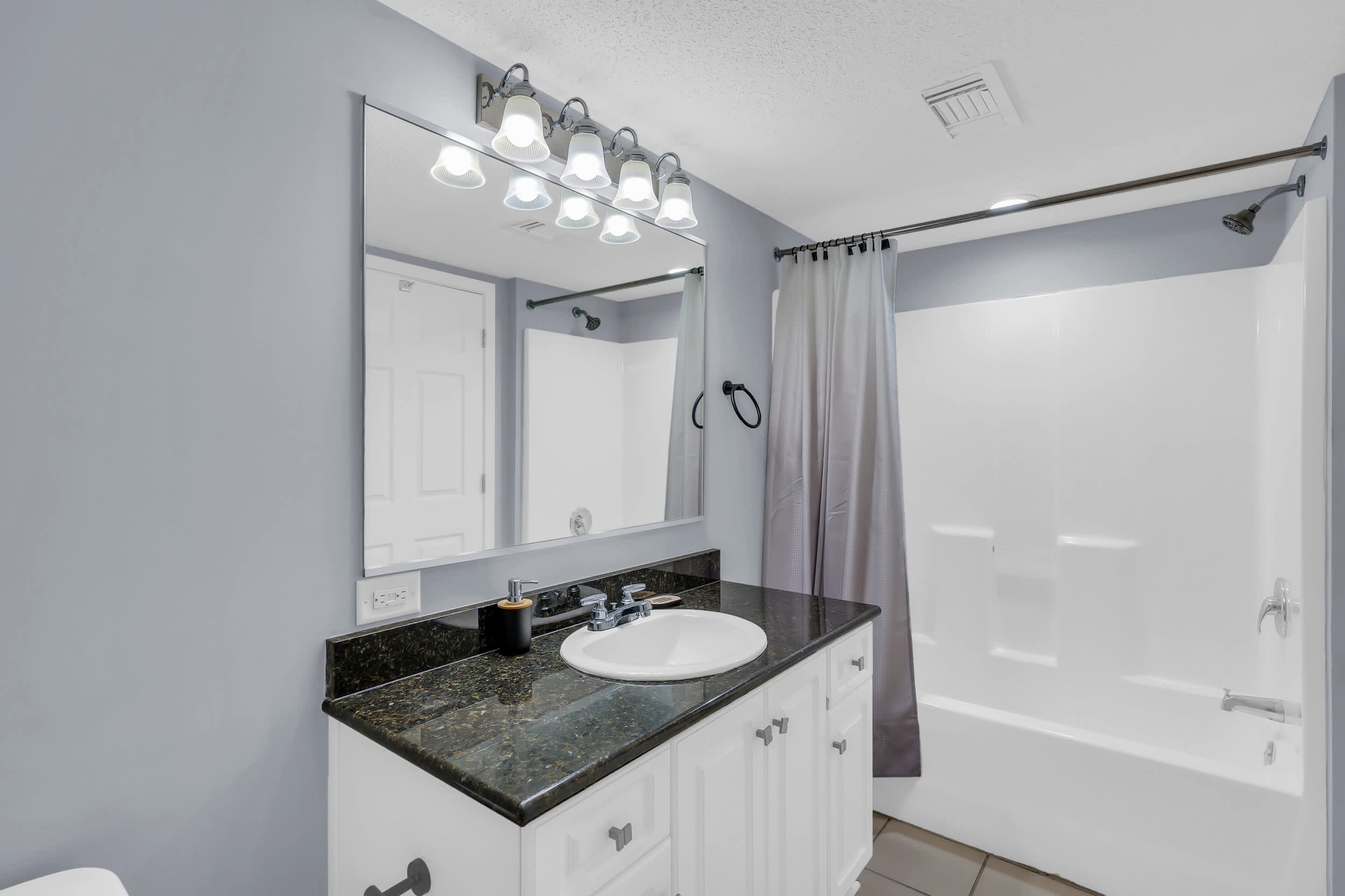 Modern Jungle Studio w Fridge Keurig Huge Pool Oasis