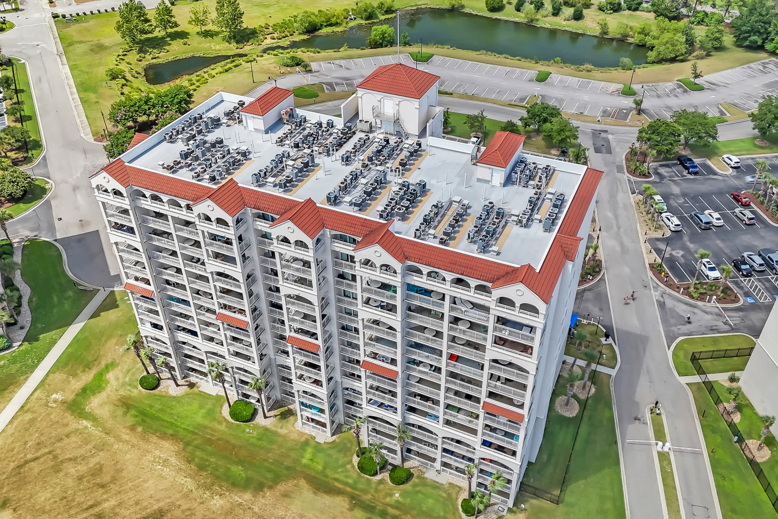 Modern Jungle Studio w Fridge Keurig Huge Pool Oasis