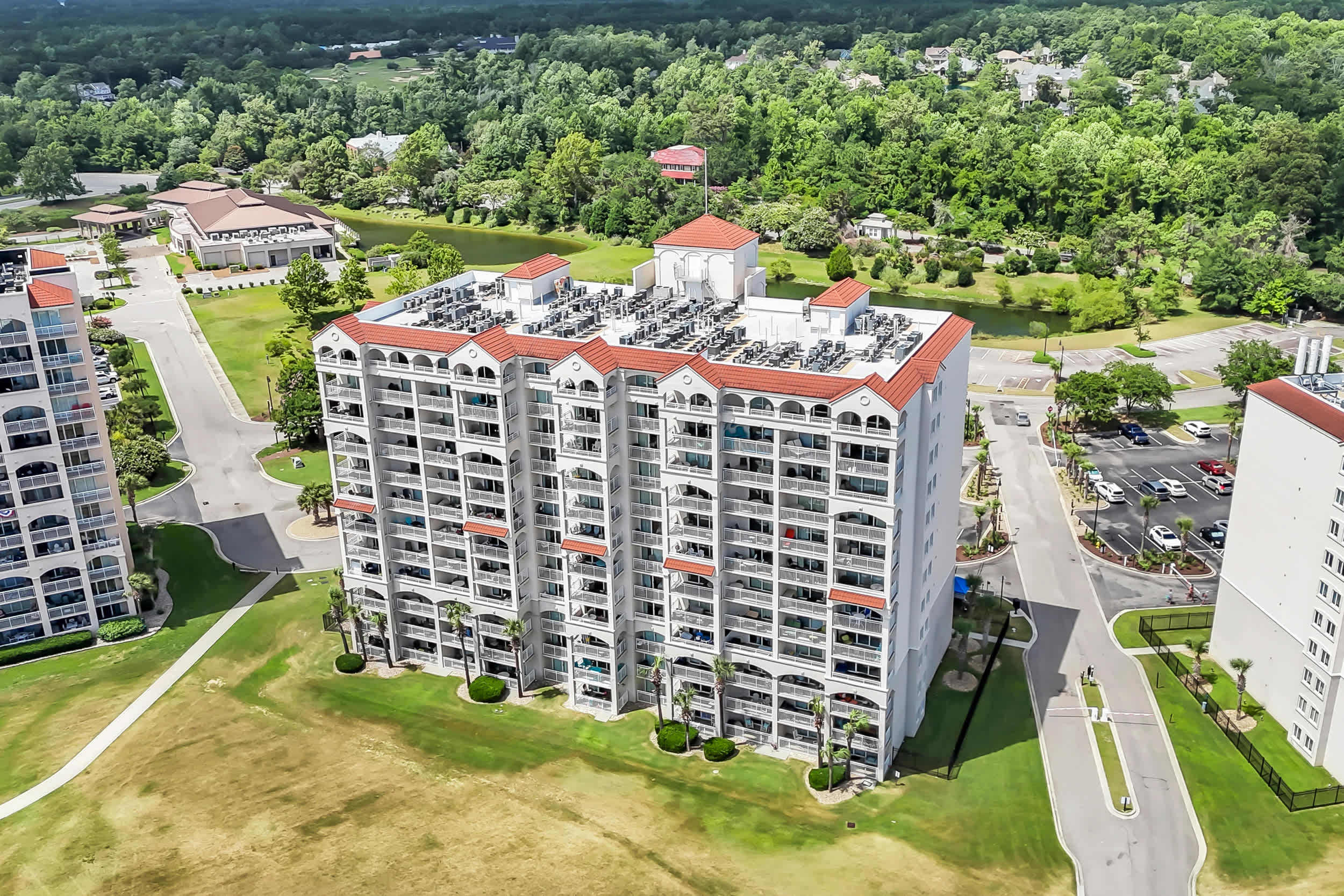 Modern Jungle Studio w Fridge Keurig Huge Pool Oasis