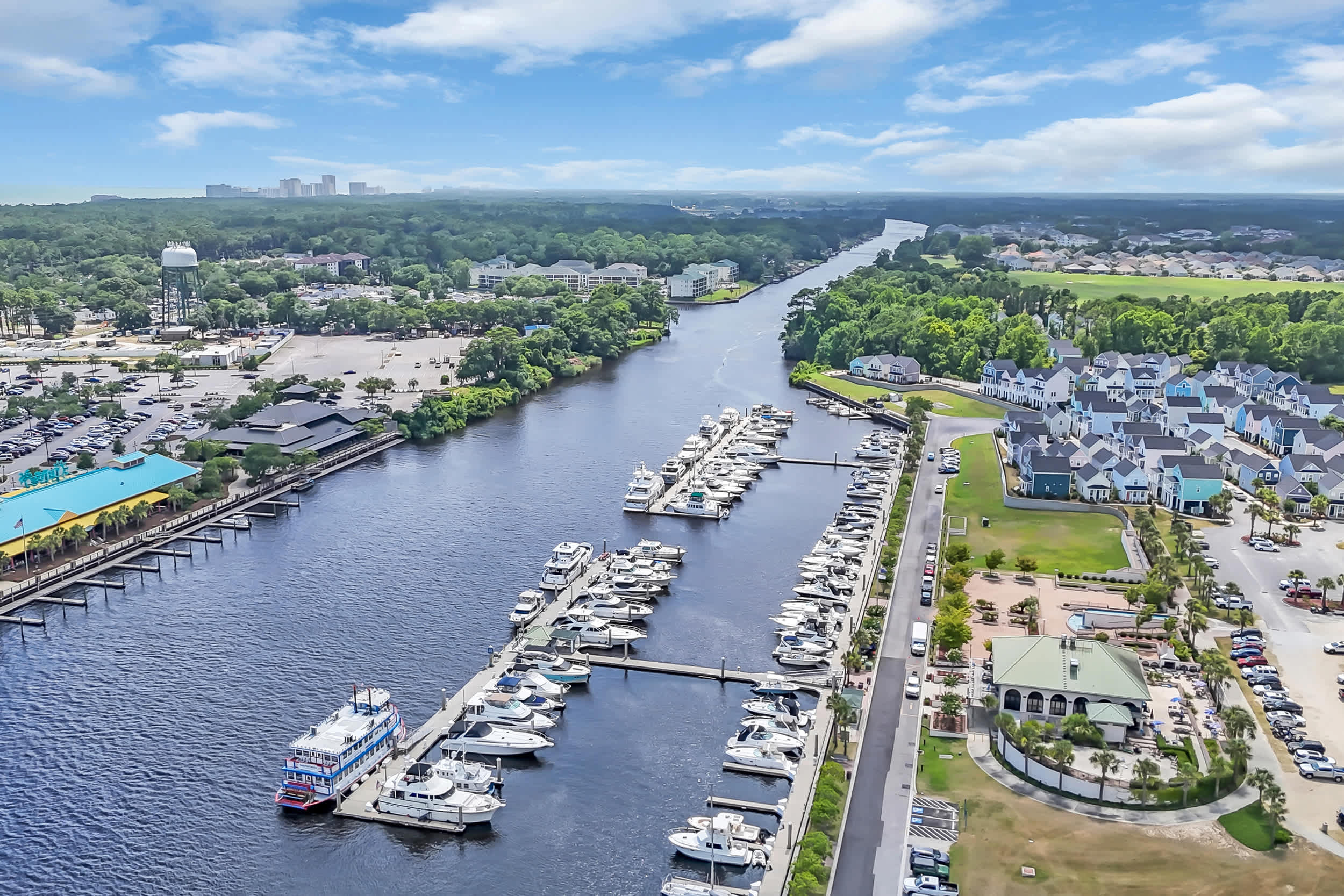 Modern Jungle Studio w Fridge Keurig Huge Pool Oasis