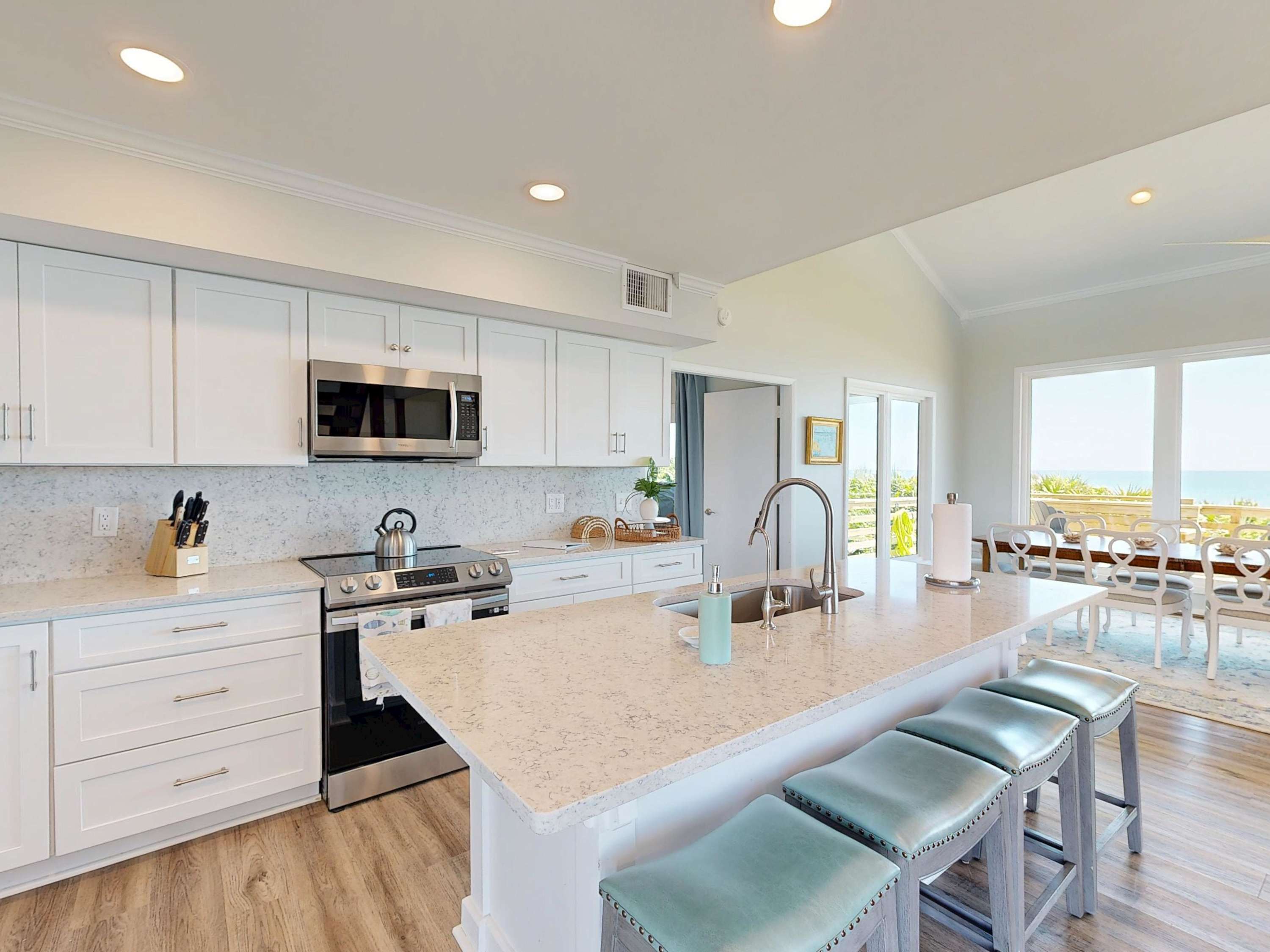 Hello Beach | Wren Beach Rentals by Portoro