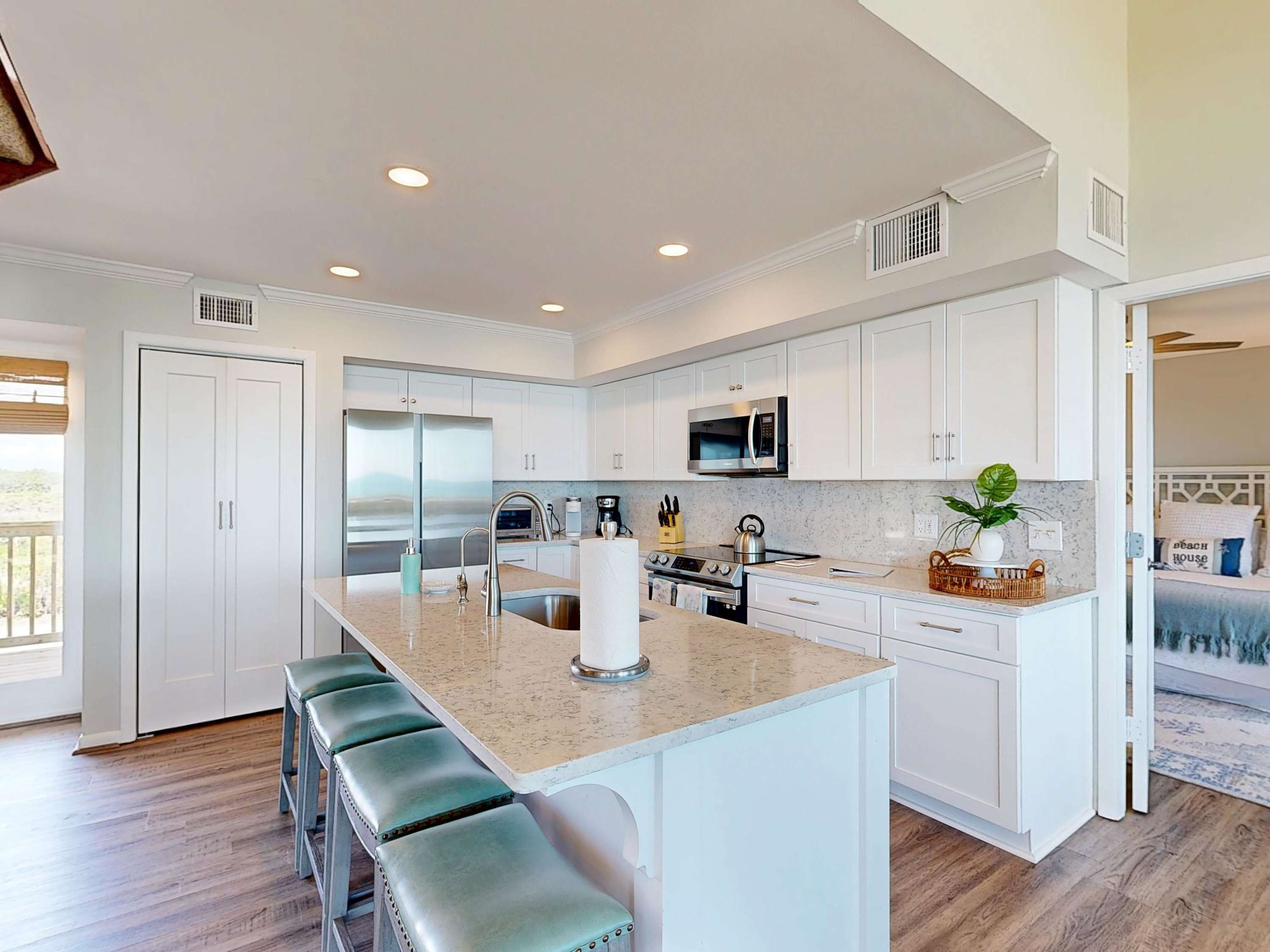 Hello Beach | Wren Beach Rentals by Portoro