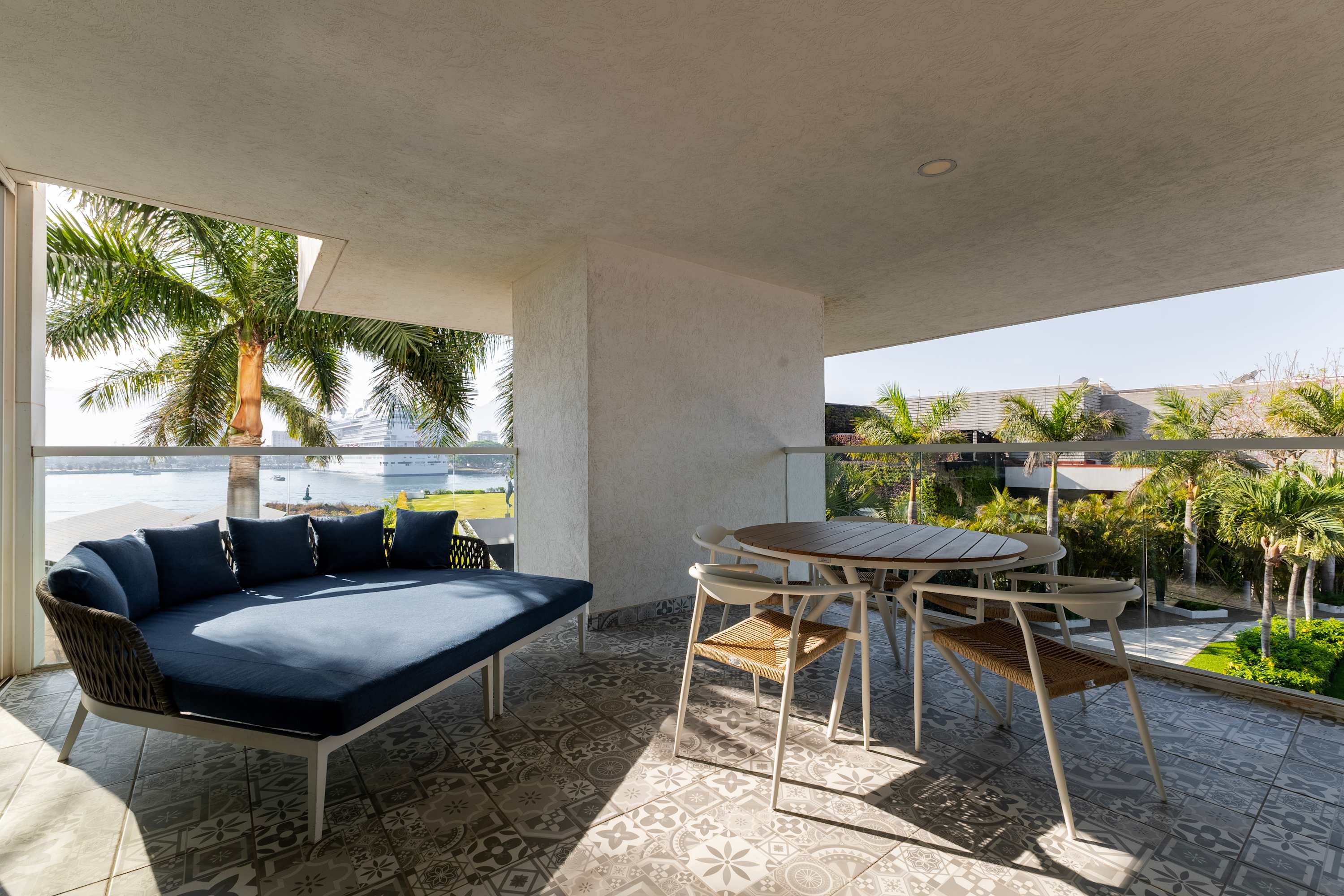 Garden House | Oceanfront Luxury & Private Patio - Picture 42