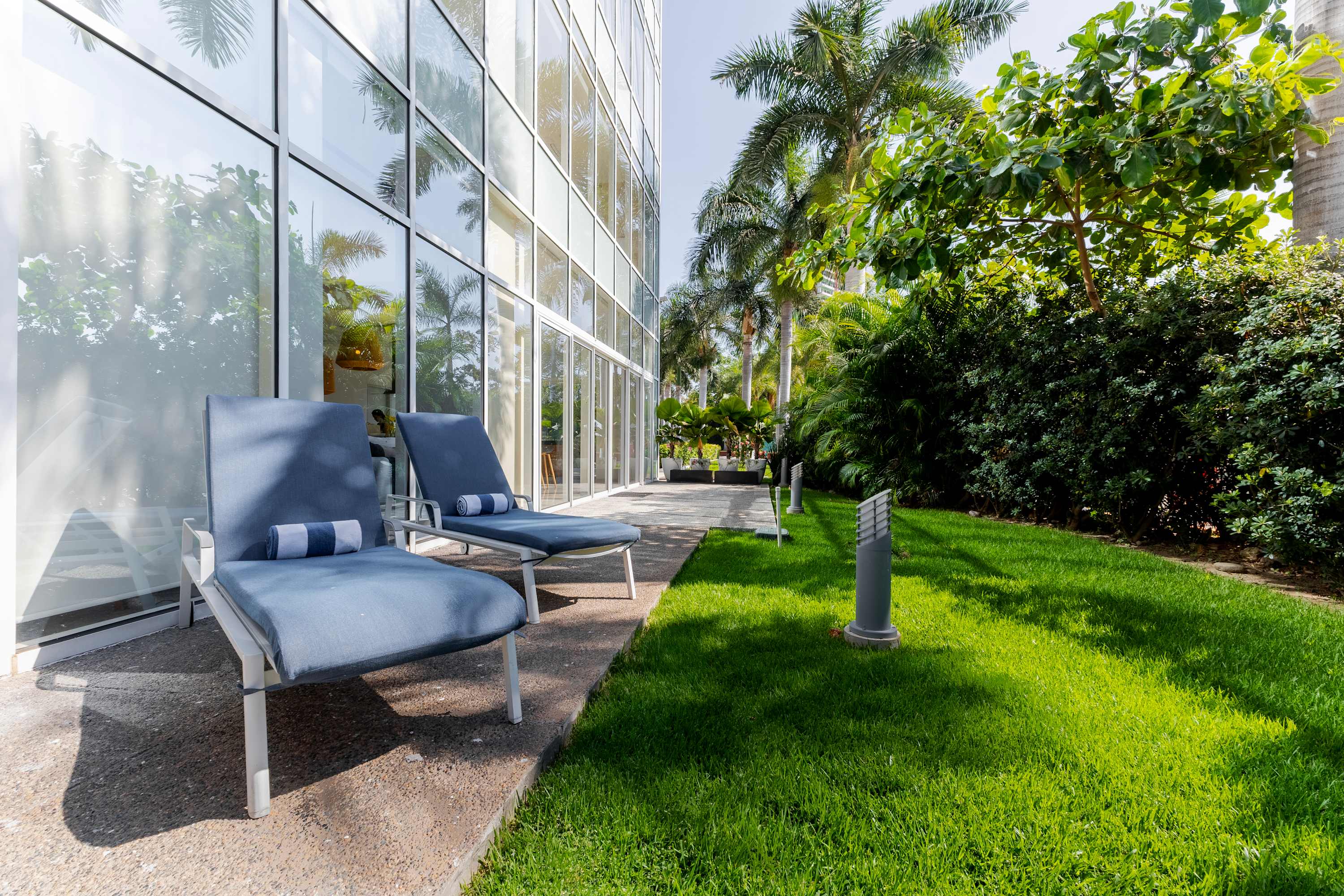 Garden House | Oceanfront Luxury & Private Patio - Picture 43