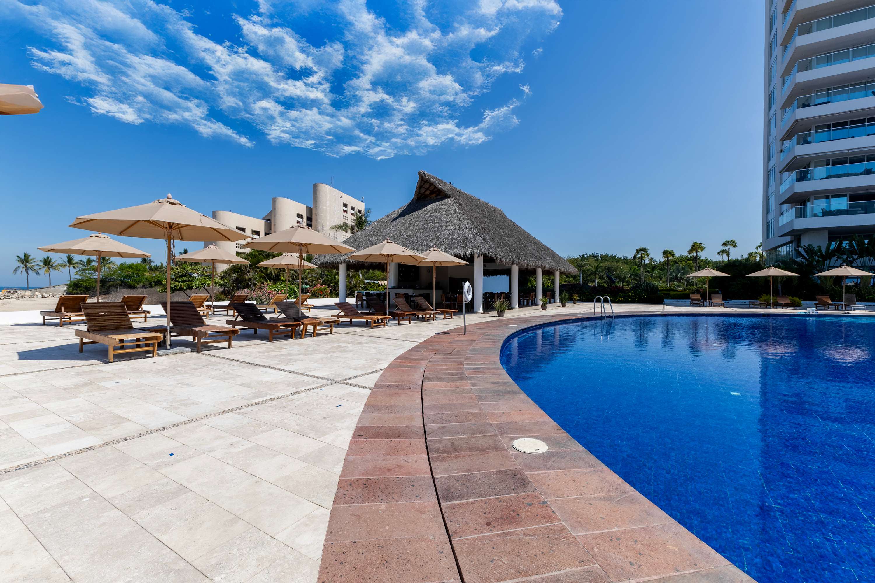 Garden House | Oceanfront Luxury & Private Patio - Picture 44