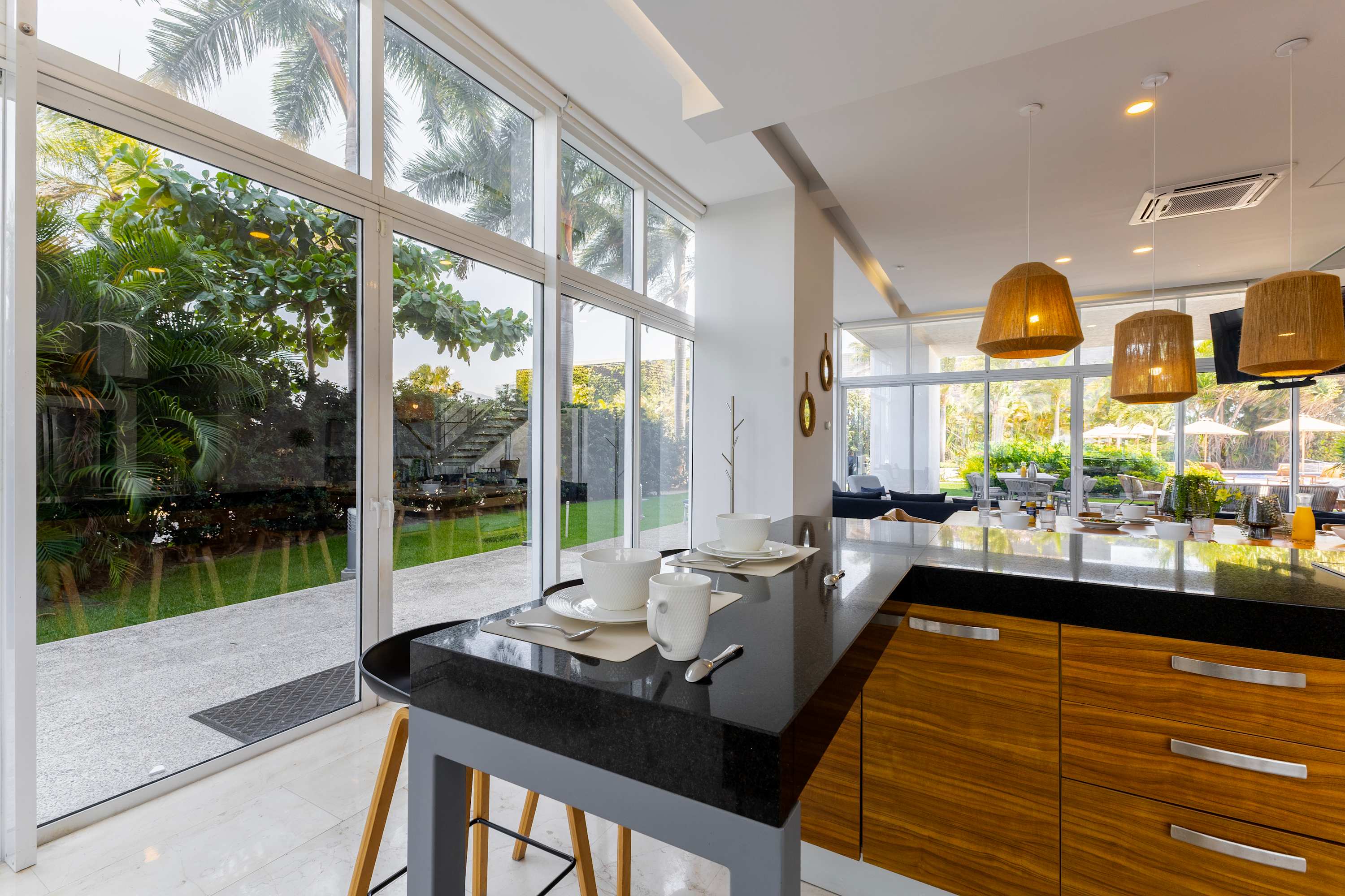 Garden House | Oceanfront Luxury & Private Patio - Picture 36