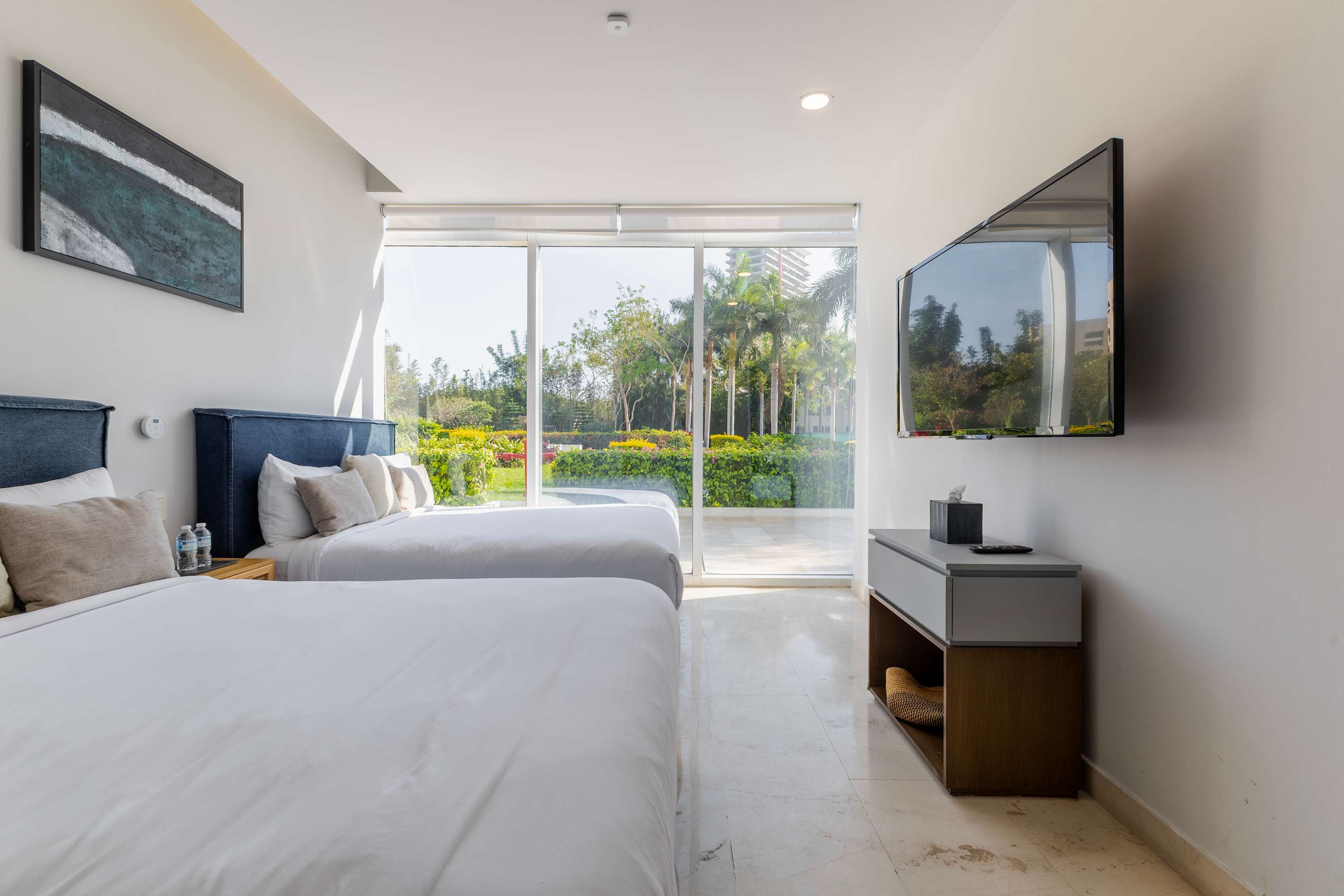 Garden House | Oceanfront Luxury & Private Patio - Picture 20