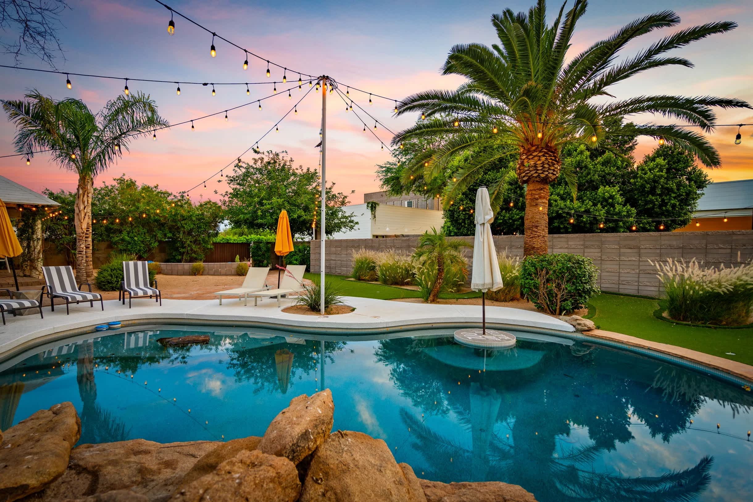 Modern Poolside Retreat- Mini Golf, Fire Pit +MORE - Foto 19
