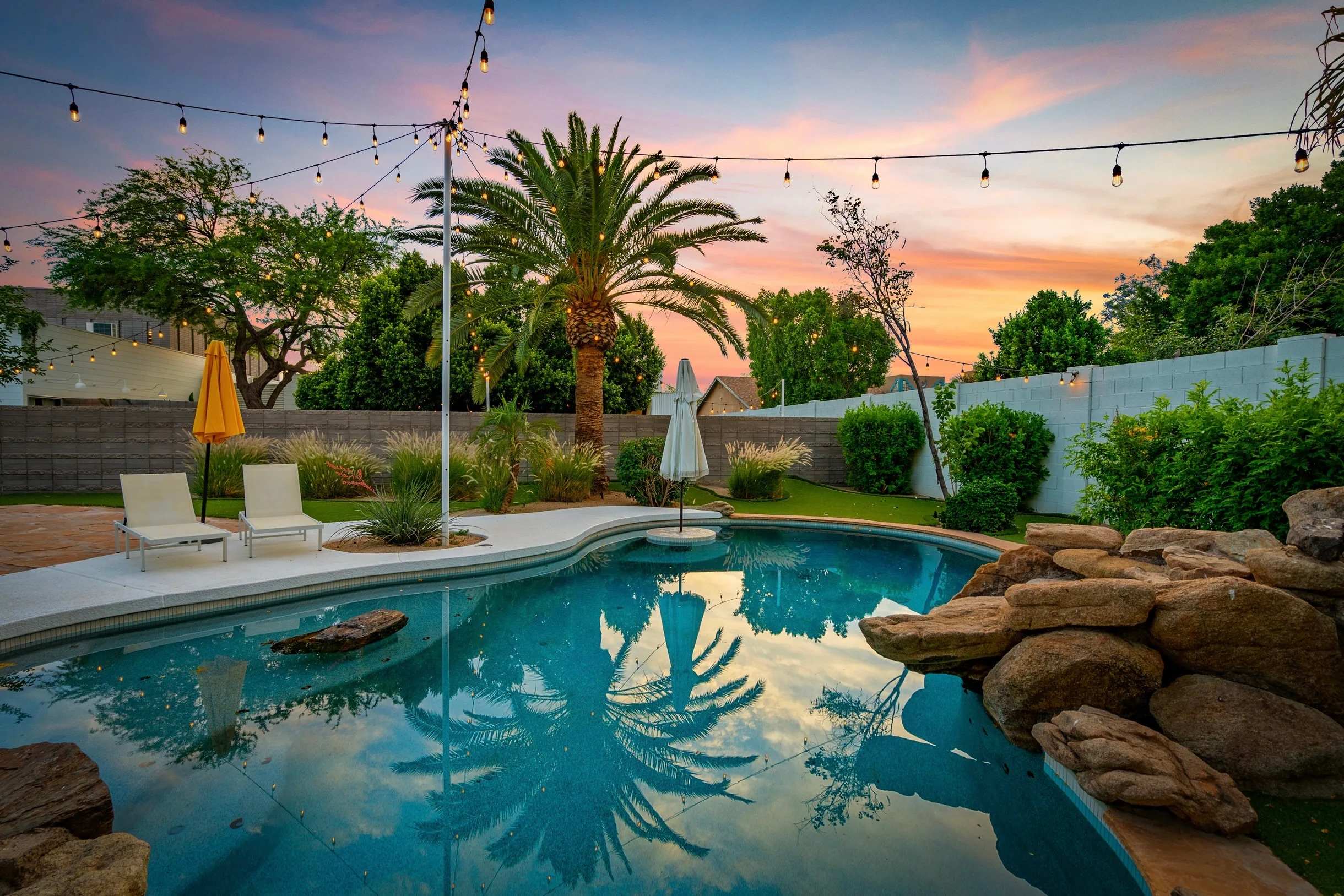 Modern Poolside Retreat- Mini Golf, Fire Pit +MORE