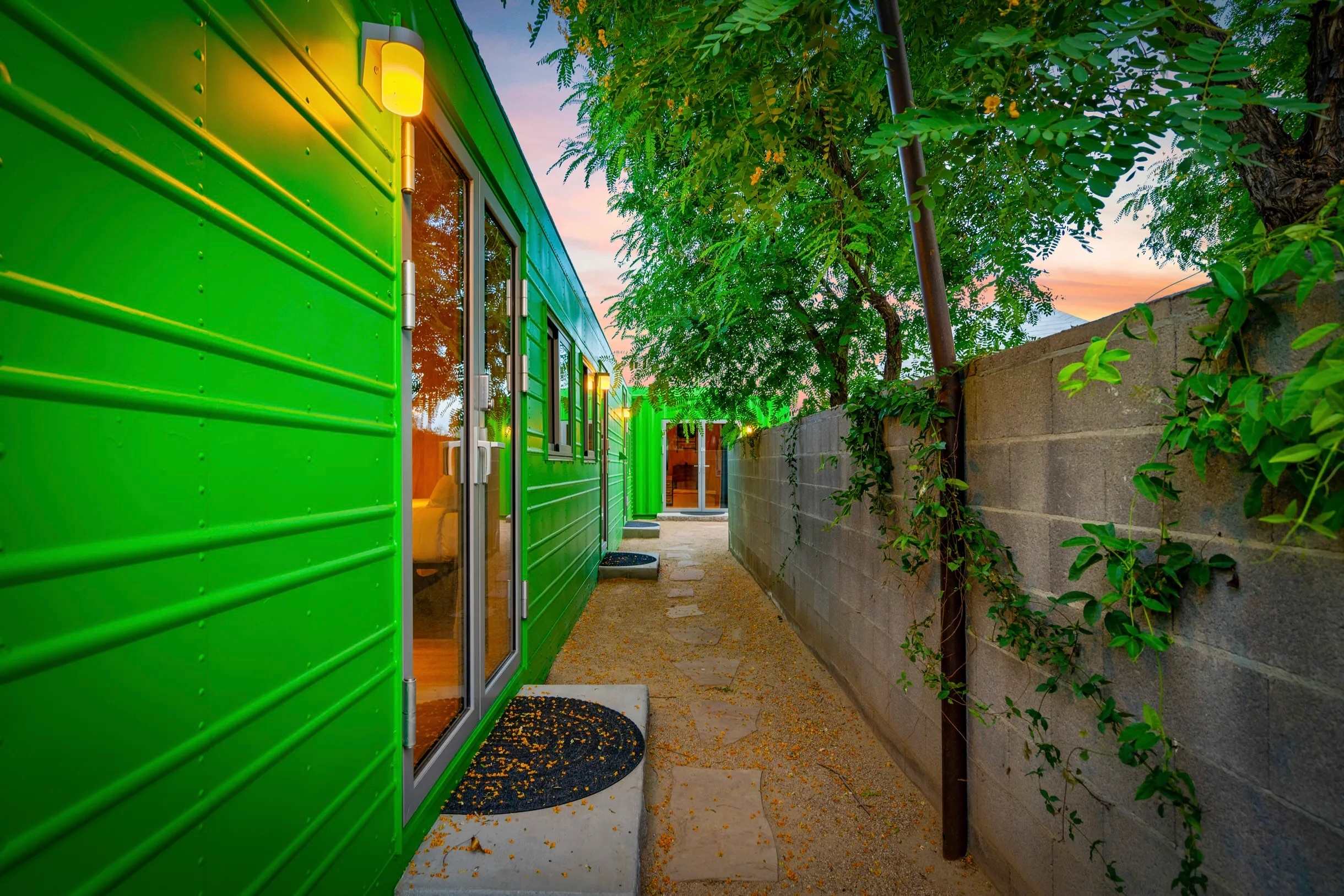 Modern Poolside Retreat- Mini Golf, Fire Pit +MORE - Foto 34