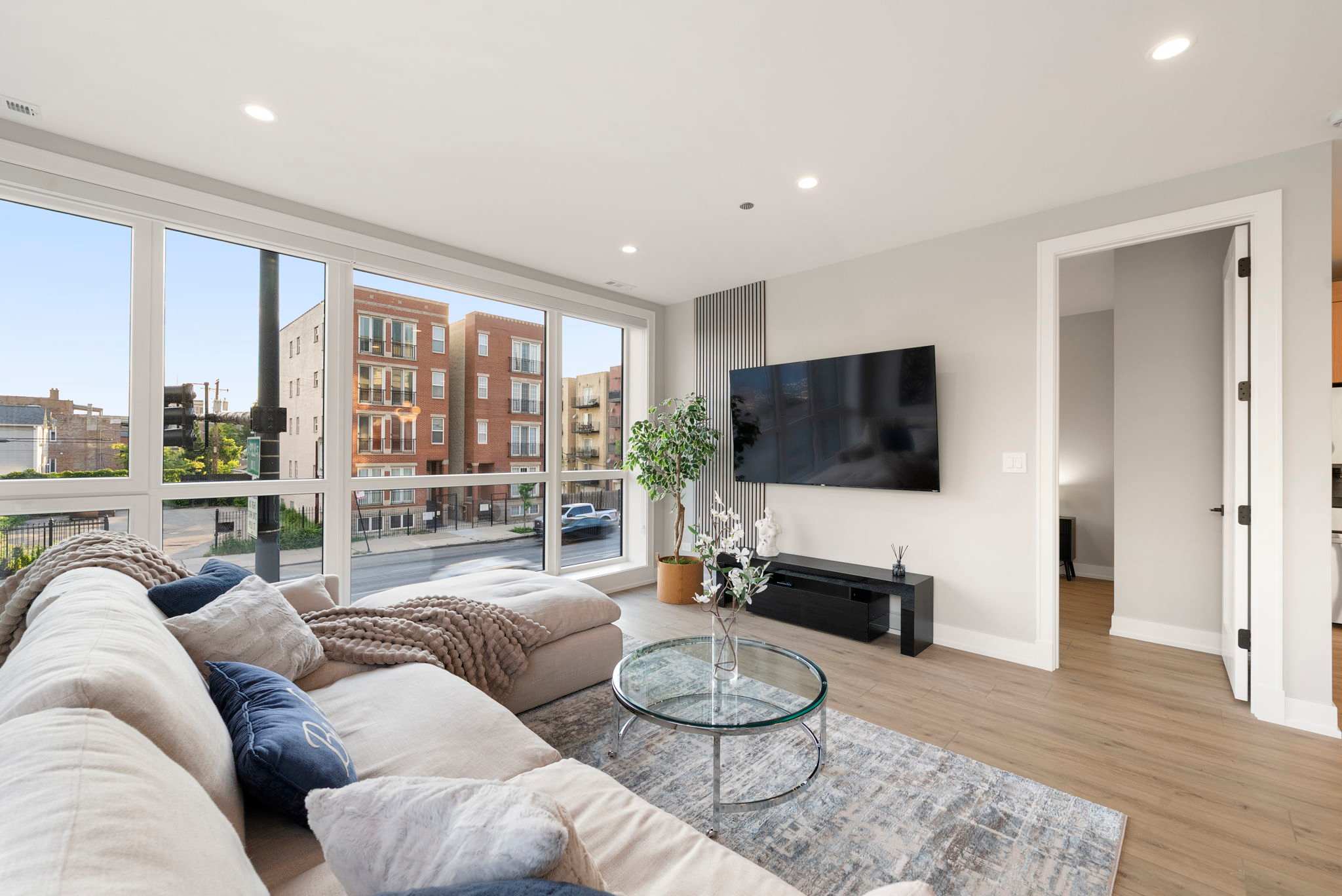 Spacious Chicago Getaway with Balcony and Parking — Chicago, IL — vacation rental