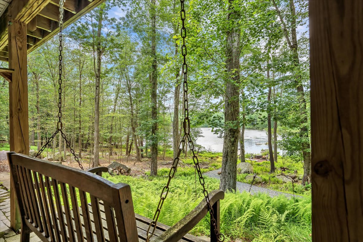 Lakefront Pocono Chalet | Dock | HotTub | Sauna