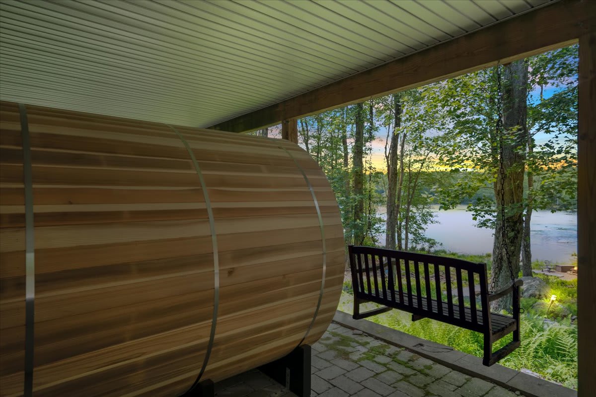 Lakefront Pocono Chalet | Dock | HotTub | Sauna