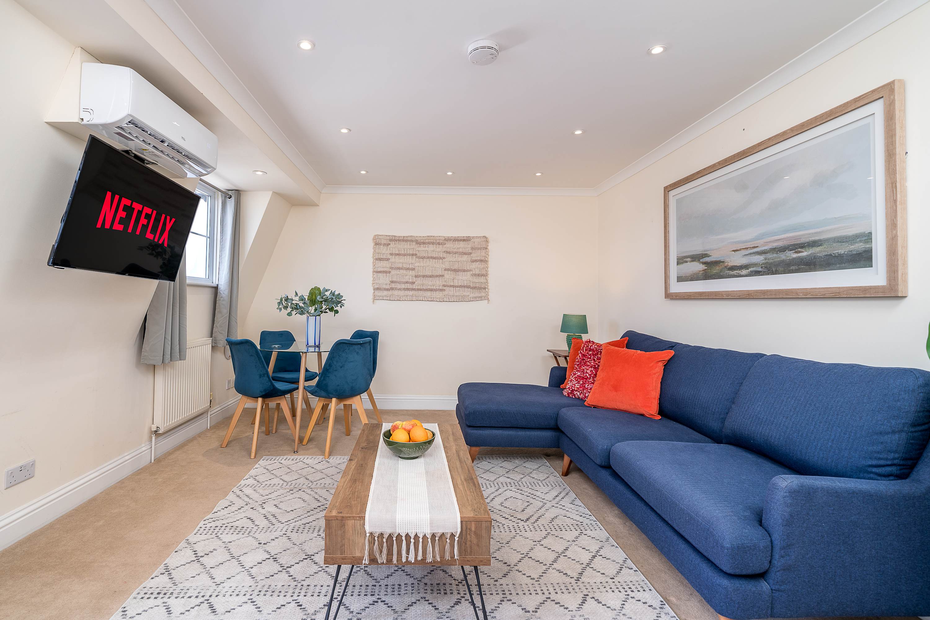 Battersea Park 7 Min walk • Balcony • Cafés Below in 521 Battersea Park Road SW11 3BN - Property image 8 - VivreStays