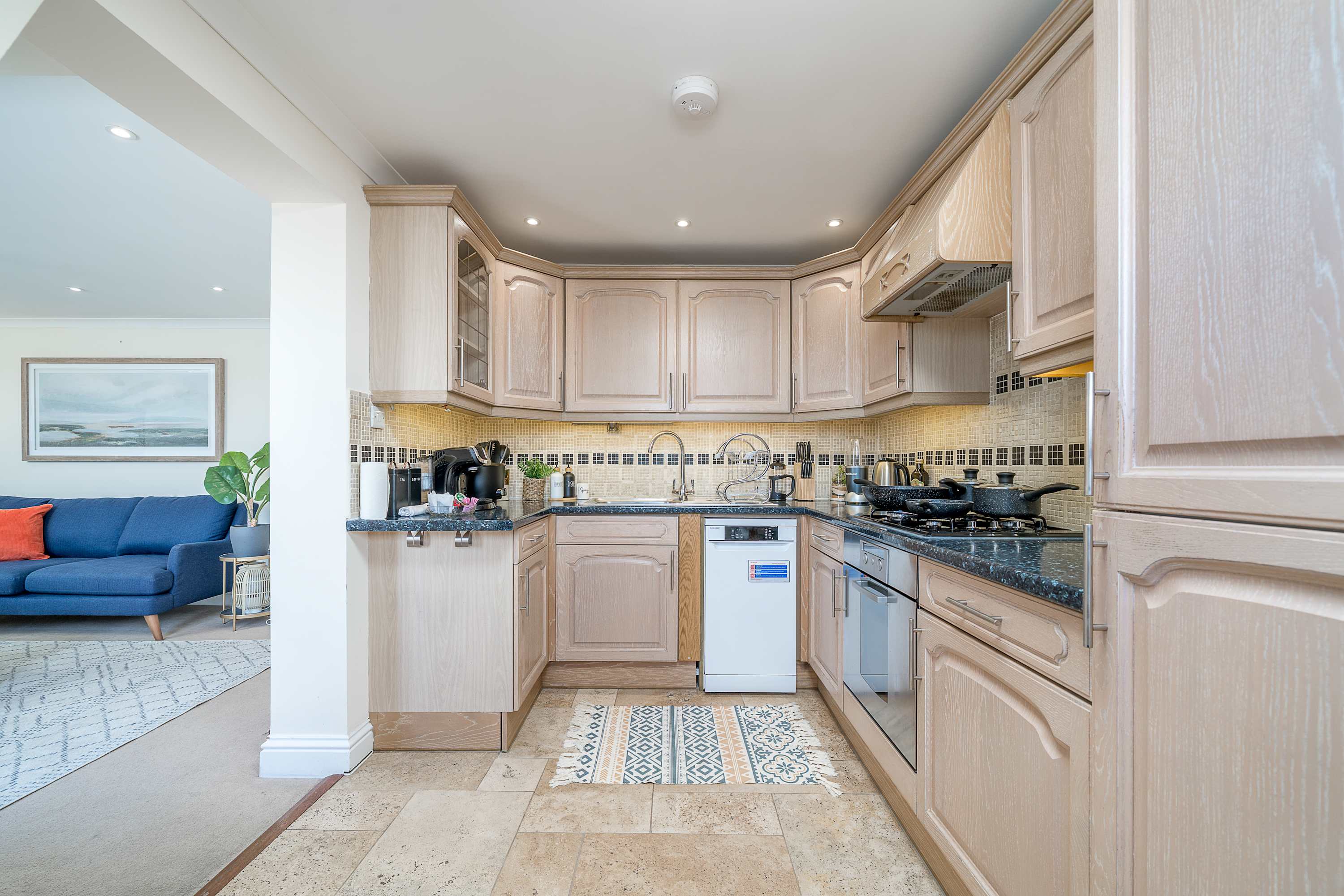 Battersea Park 7 Min walk • Balcony • Cafés Below in 521 Battersea Park Road SW11 3BN - Property image 6 - VivreStays