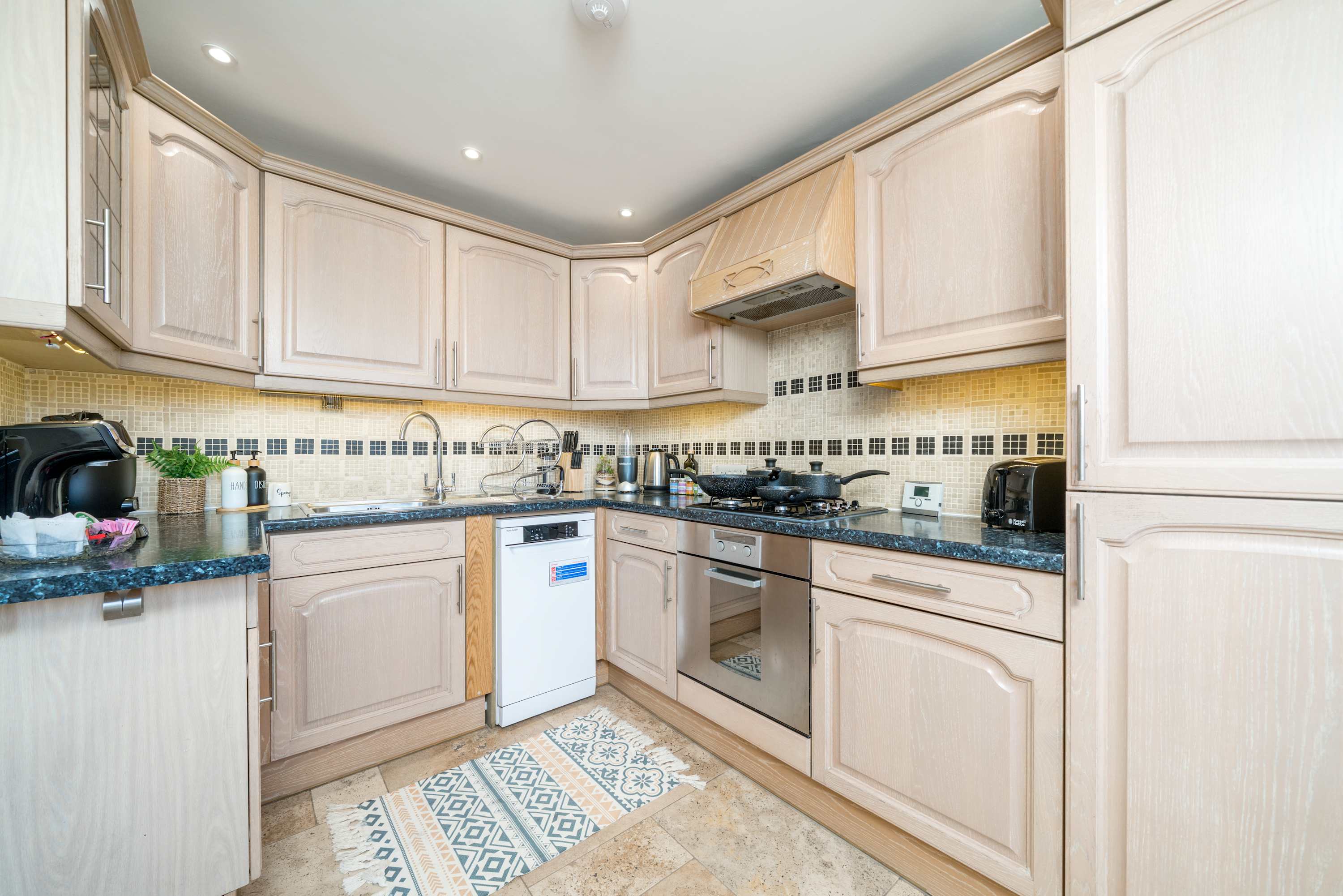 Battersea Park 7 Min walk • Balcony • Cafés Below in 521 Battersea Park Road SW11 3BN - Property image 36 - VivreStays