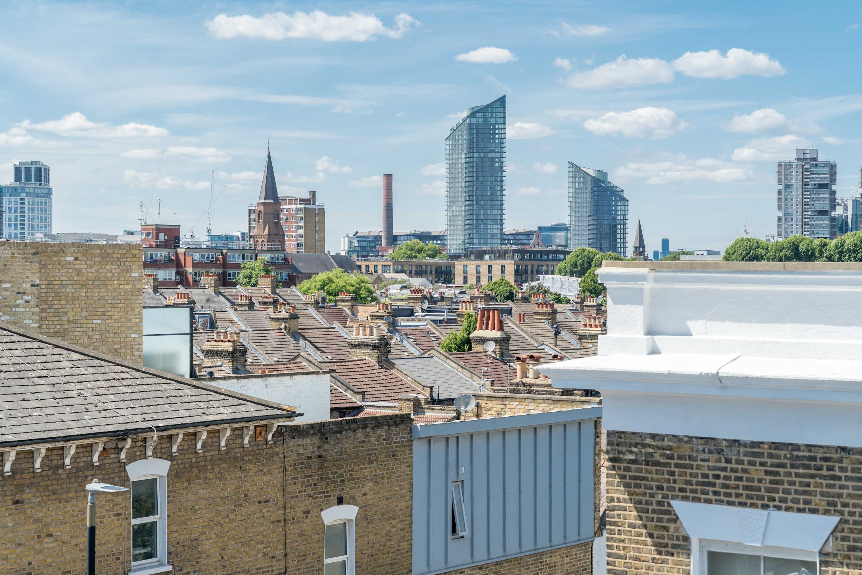 Battersea Park 7 Min walk • Balcony • Cafés Below in 521 Battersea Park Road SW11 3BN - Property image 12 - VivreStays