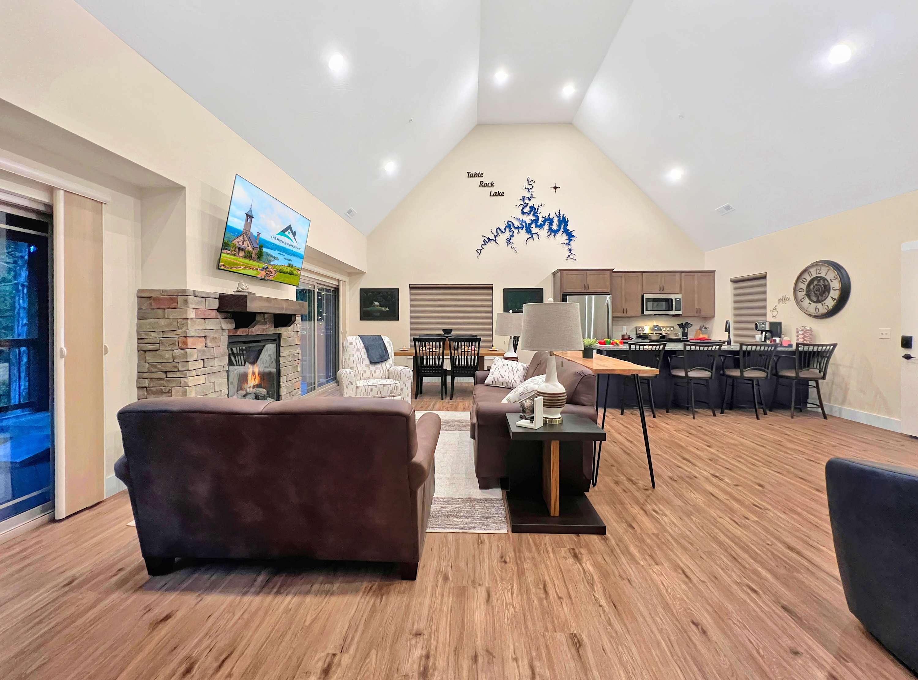 Wow! Luxury leather furniture, simple but elegant design, beautiful rock fireplace, streaming smart tv and still a lot of space to gather!!