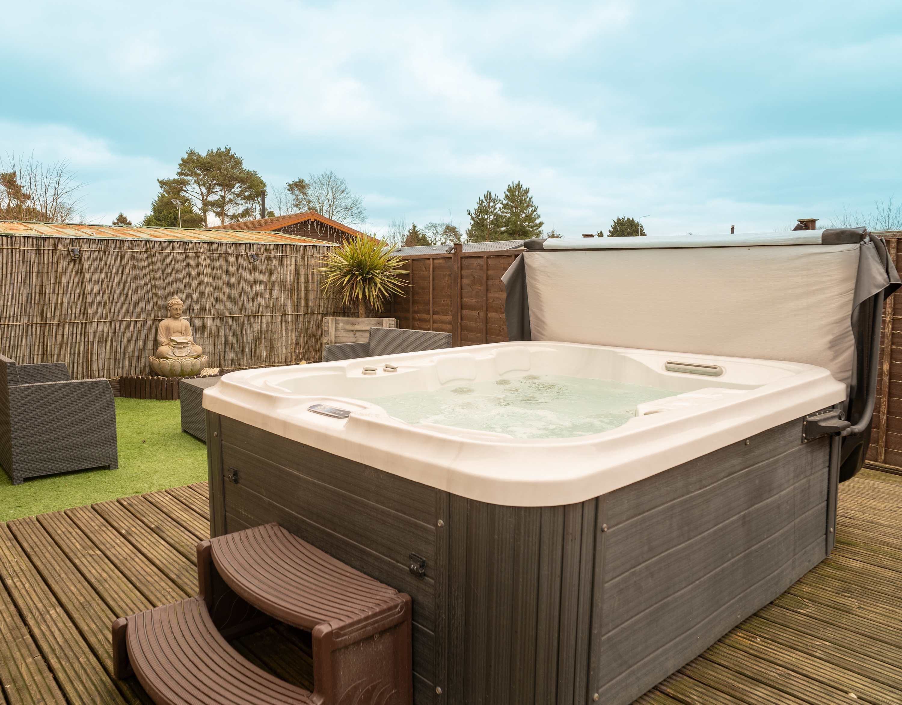 Nualas Lodge | Family-Friendly Hot Tub Break — York, England — vacation rental