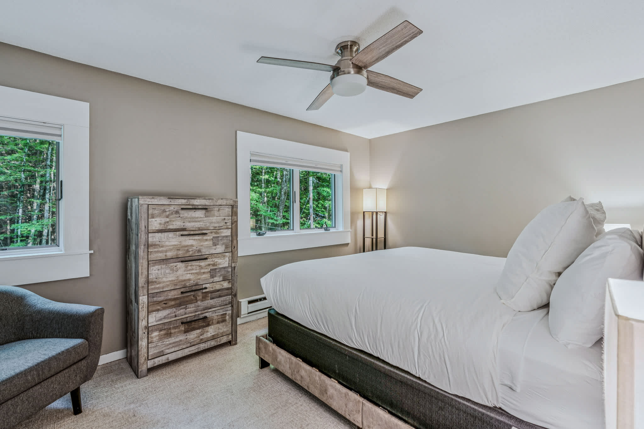 Acres & Views! Firepit, BBQ | Bayley Way Getaway
