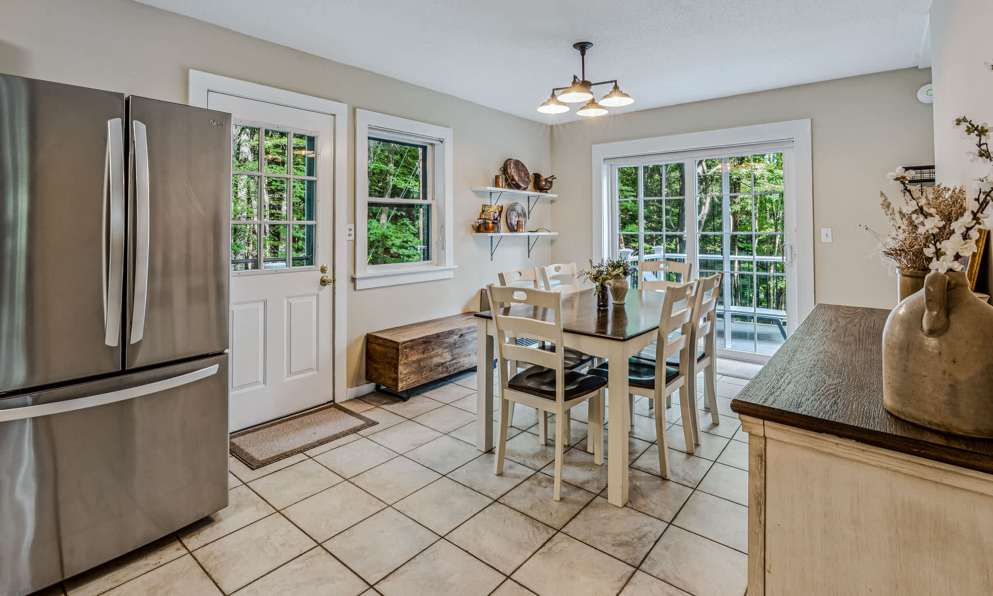 Acres & Views! Firepit, BBQ | Bayley Way Getaway