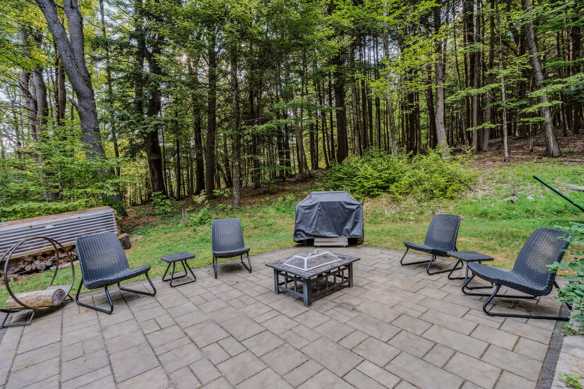 Acres & Views! Firepit, BBQ | Bayley Way Getaway