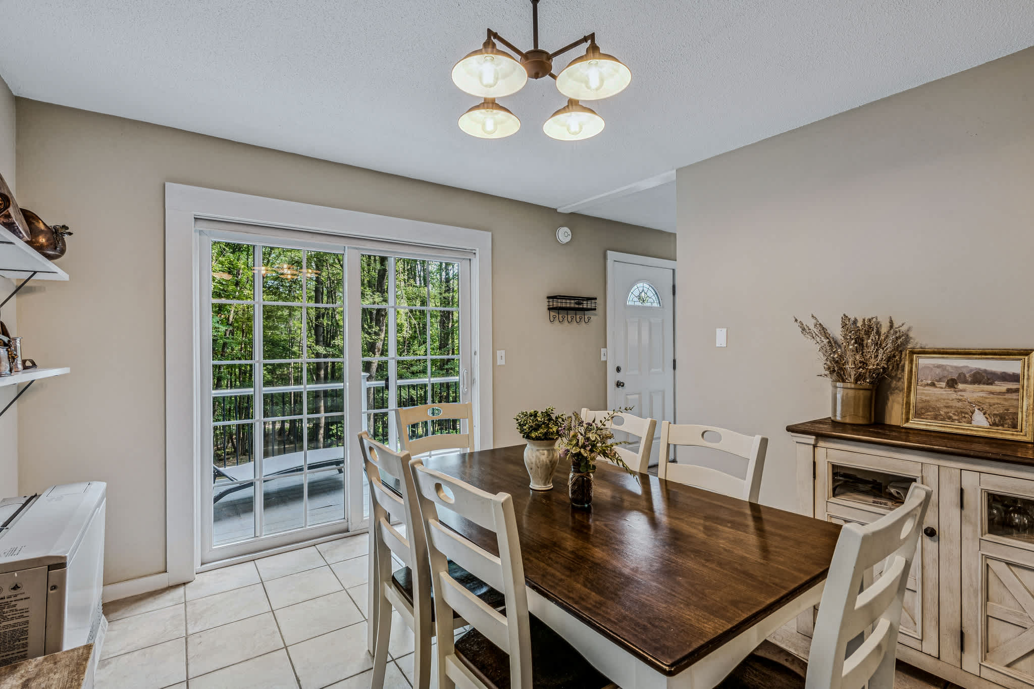 Acres & Views! Firepit, BBQ | Bayley Way Getaway